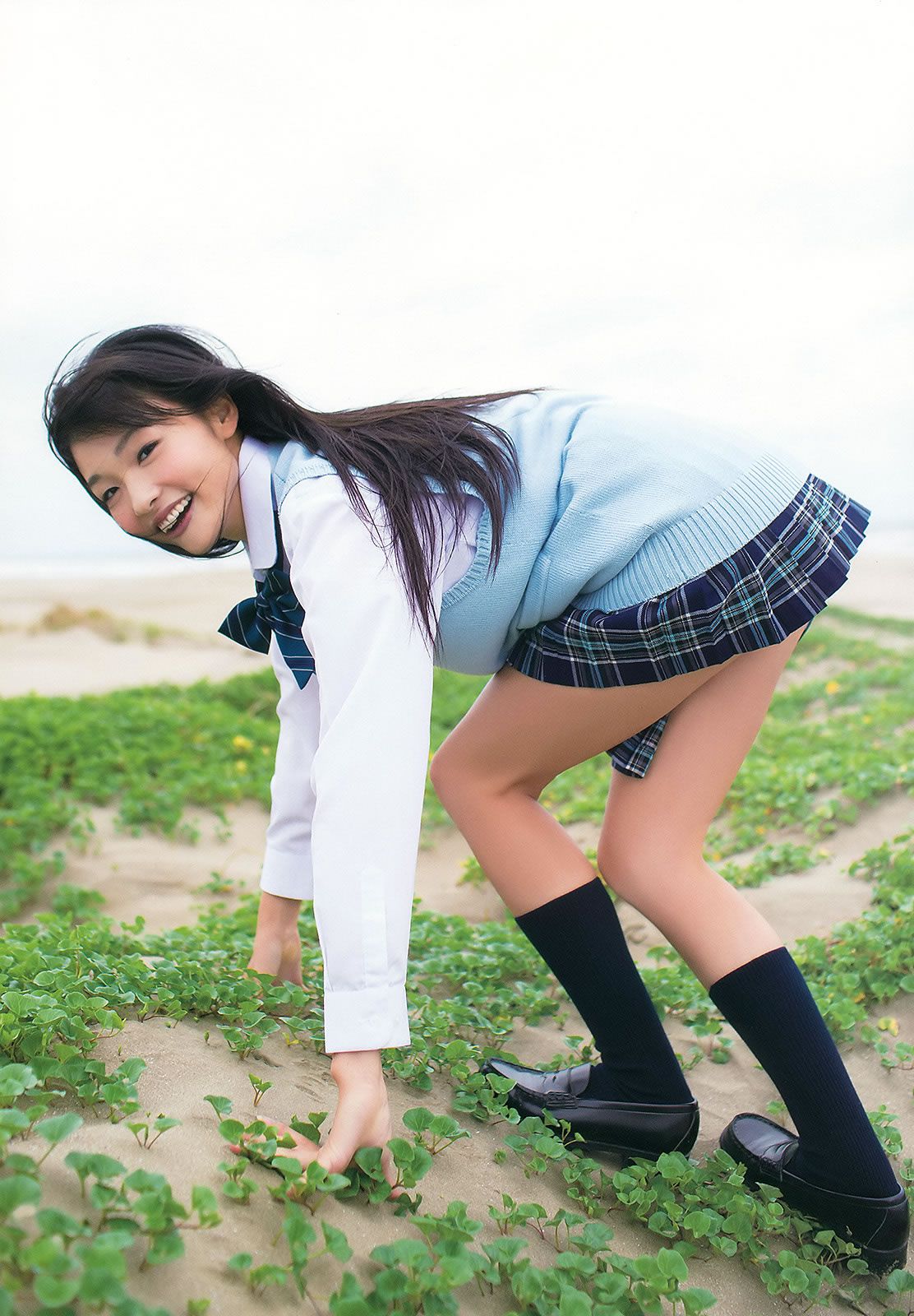 [Young Animal] 2013 No.22 山本彩 矢倉楓子 とっきー 小林かれん 葉月ゆめ [29P]