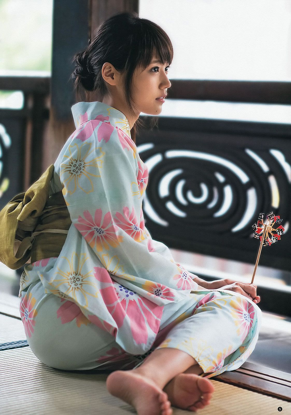 [Weekly Young Jump] 2013 No.33 34 有村架純 島崎遙香 鈴木愛理 小島瑠璃子 ベイビーレイズ [27P]