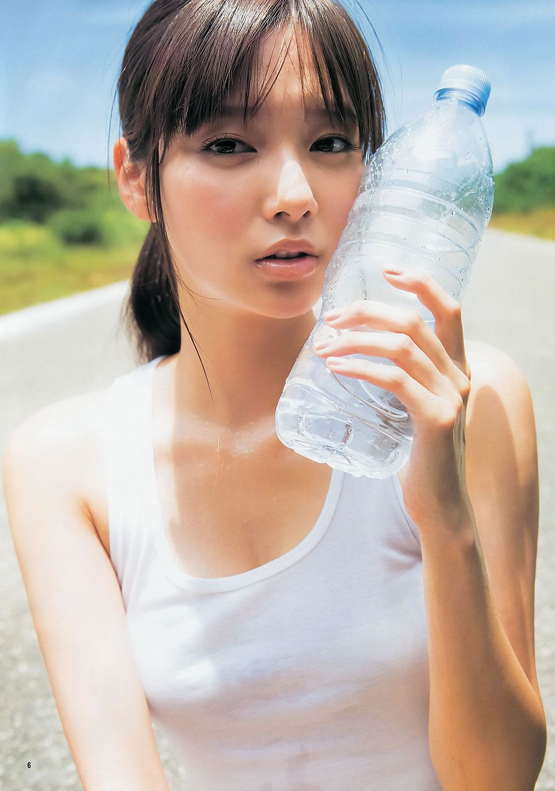 [Weekly Young Jump] 2013 No.44 45 新川優愛 志田友美 上西恵 山地まり [30P]