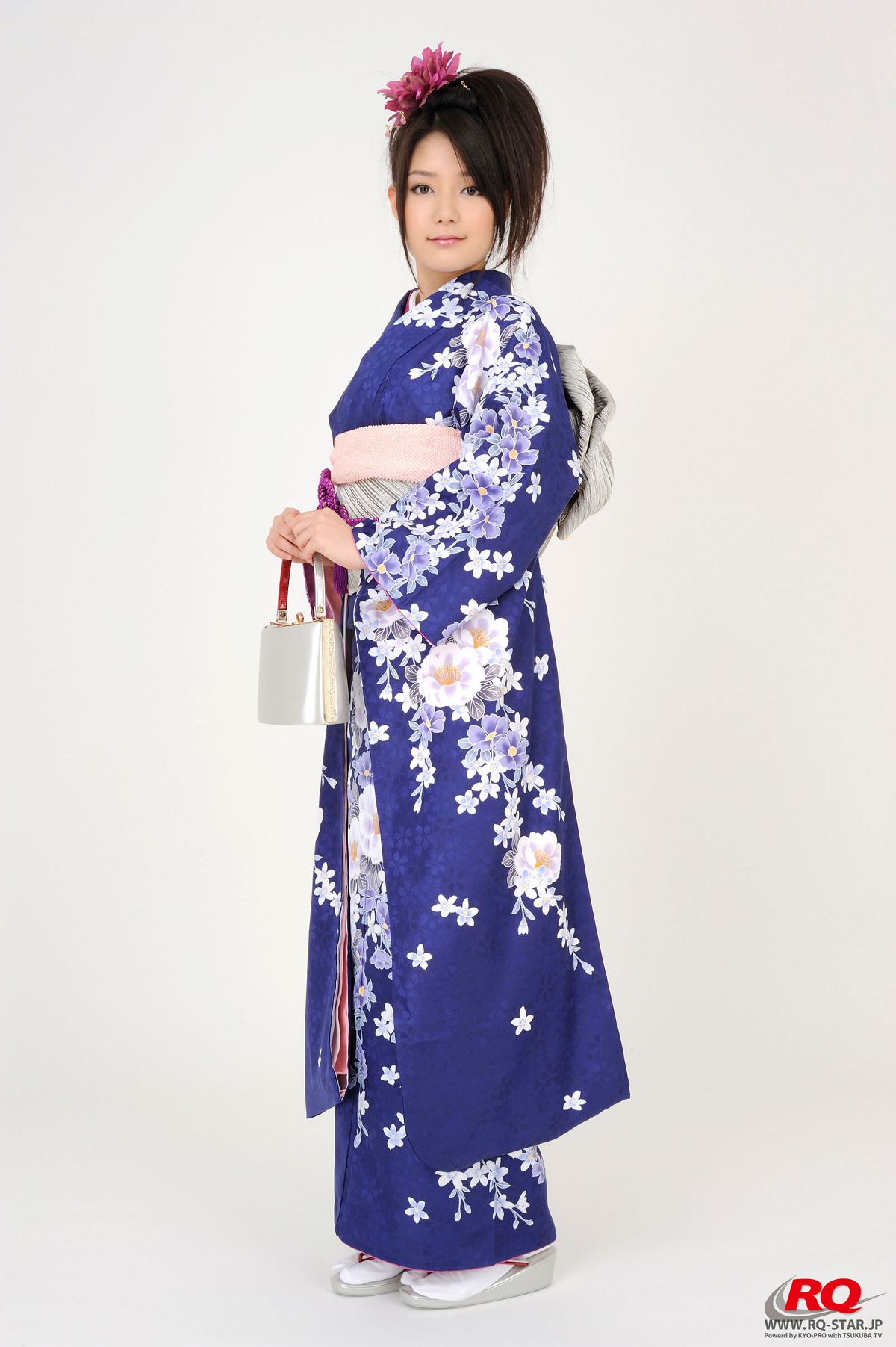 [RQ-STAR] NO.00068 Hitomi Furusaki 古崎瞳 謹賀新年 Kimono – Happy New Year [75P]