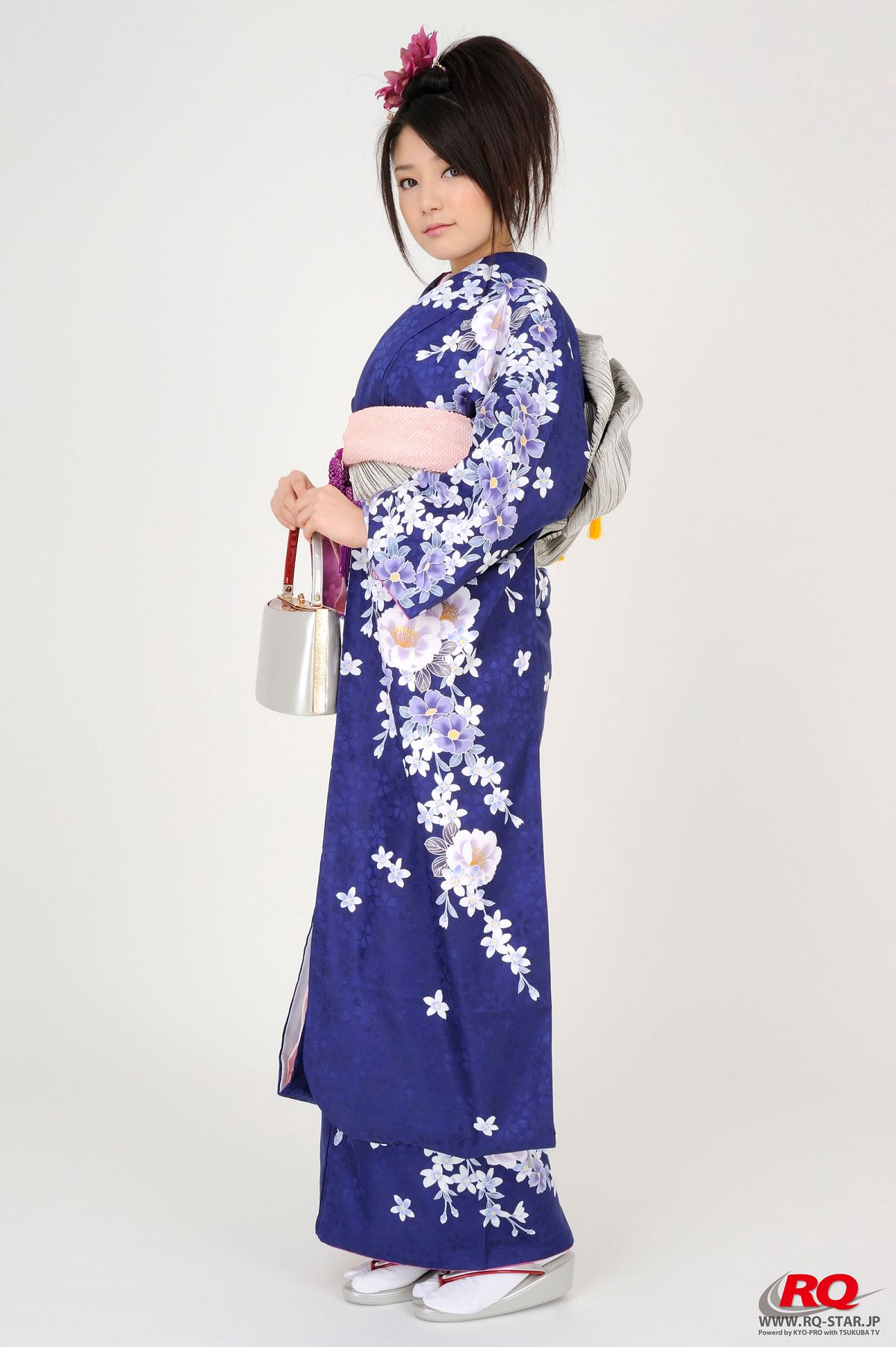 [RQ-STAR] NO.00068 Hitomi Furusaki 古崎瞳 謹賀新年 Kimono – Happy New Year [75P]