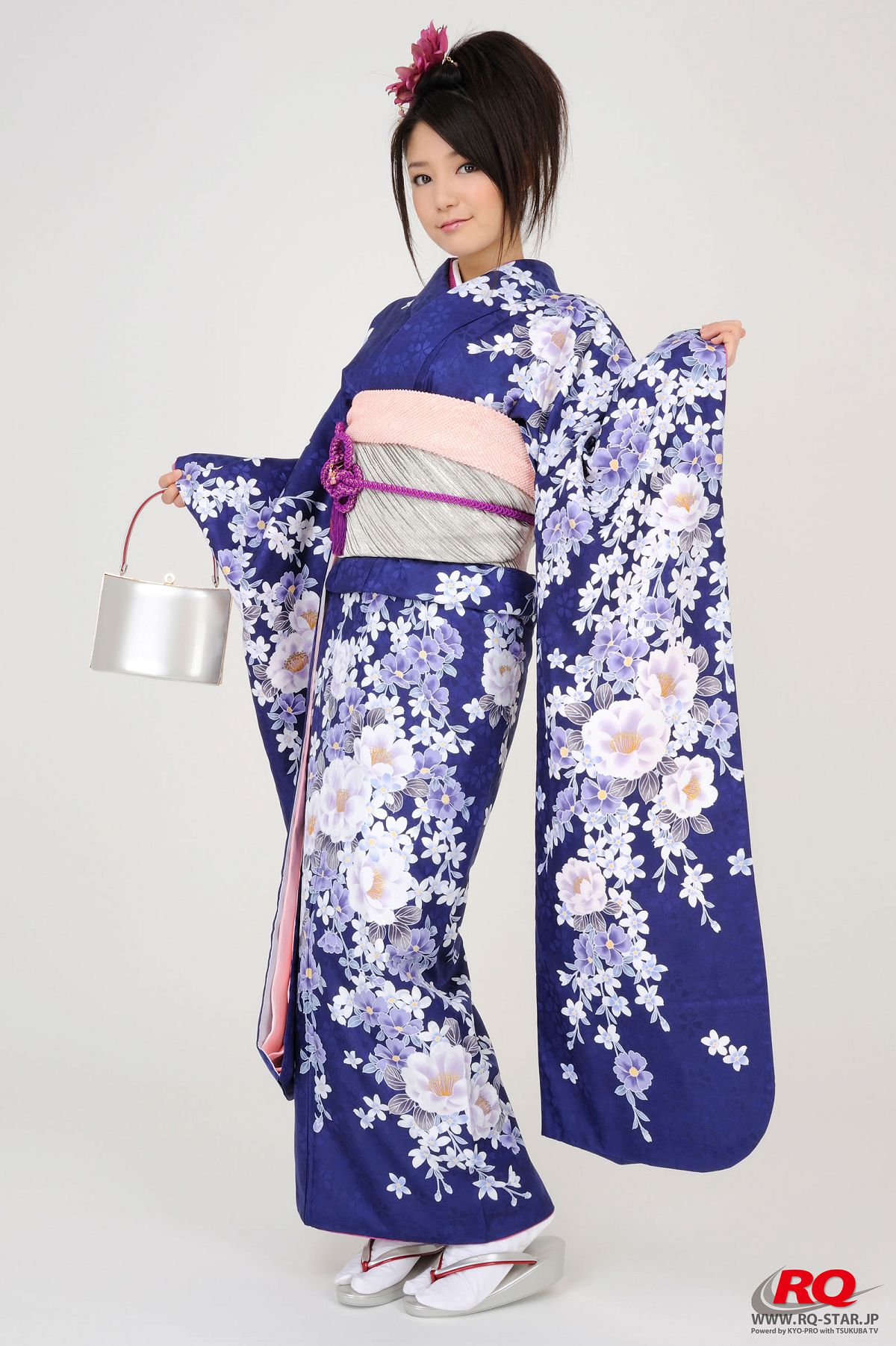 [RQ-STAR] NO.00068 Hitomi Furusaki 古崎瞳 謹賀新年 Kimono – Happy New Year [75P]