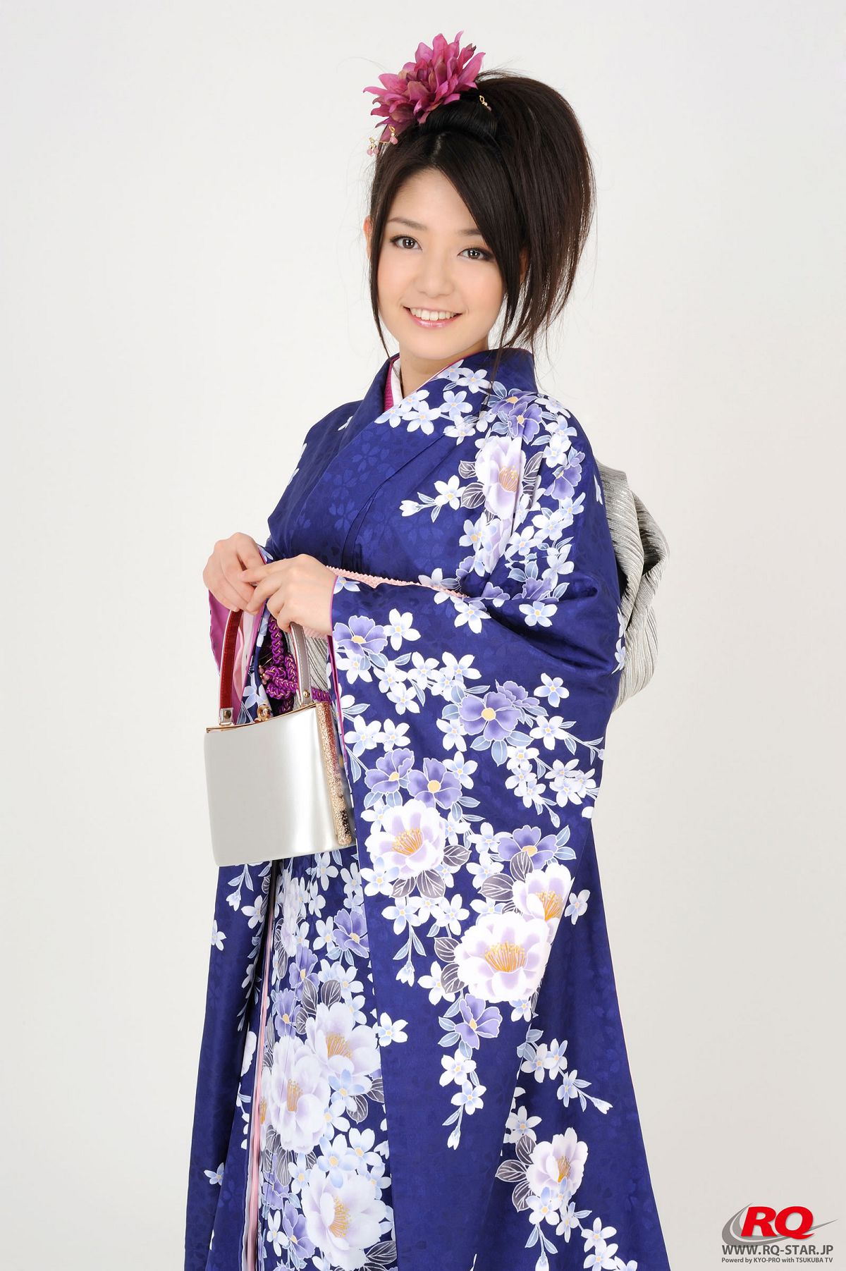 [RQ-STAR] NO.00068 Hitomi Furusaki 古崎瞳 謹賀新年 Kimono – Happy New Year [75P]