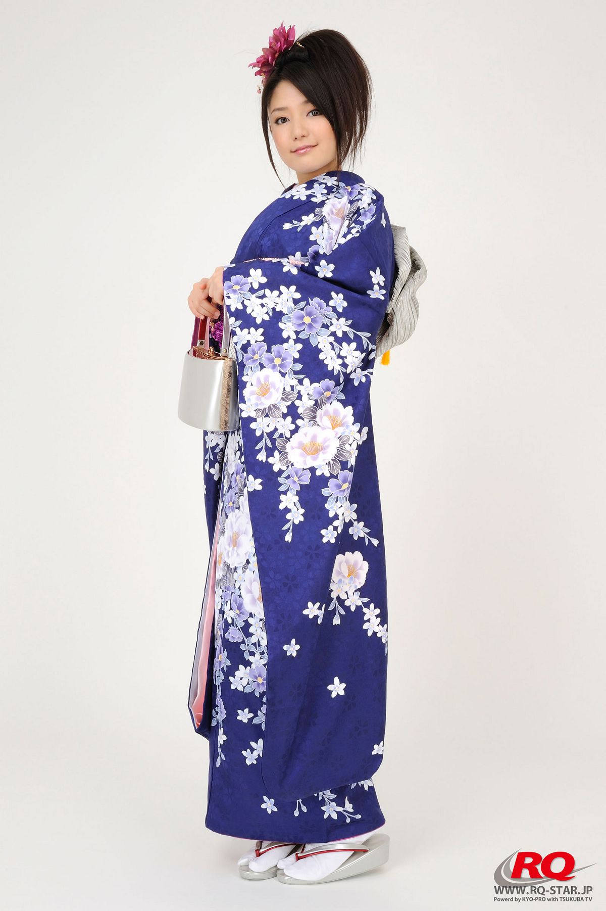 [RQ-STAR] NO.00068 Hitomi Furusaki 古崎瞳 謹賀新年 Kimono – Happy New Year [75P]