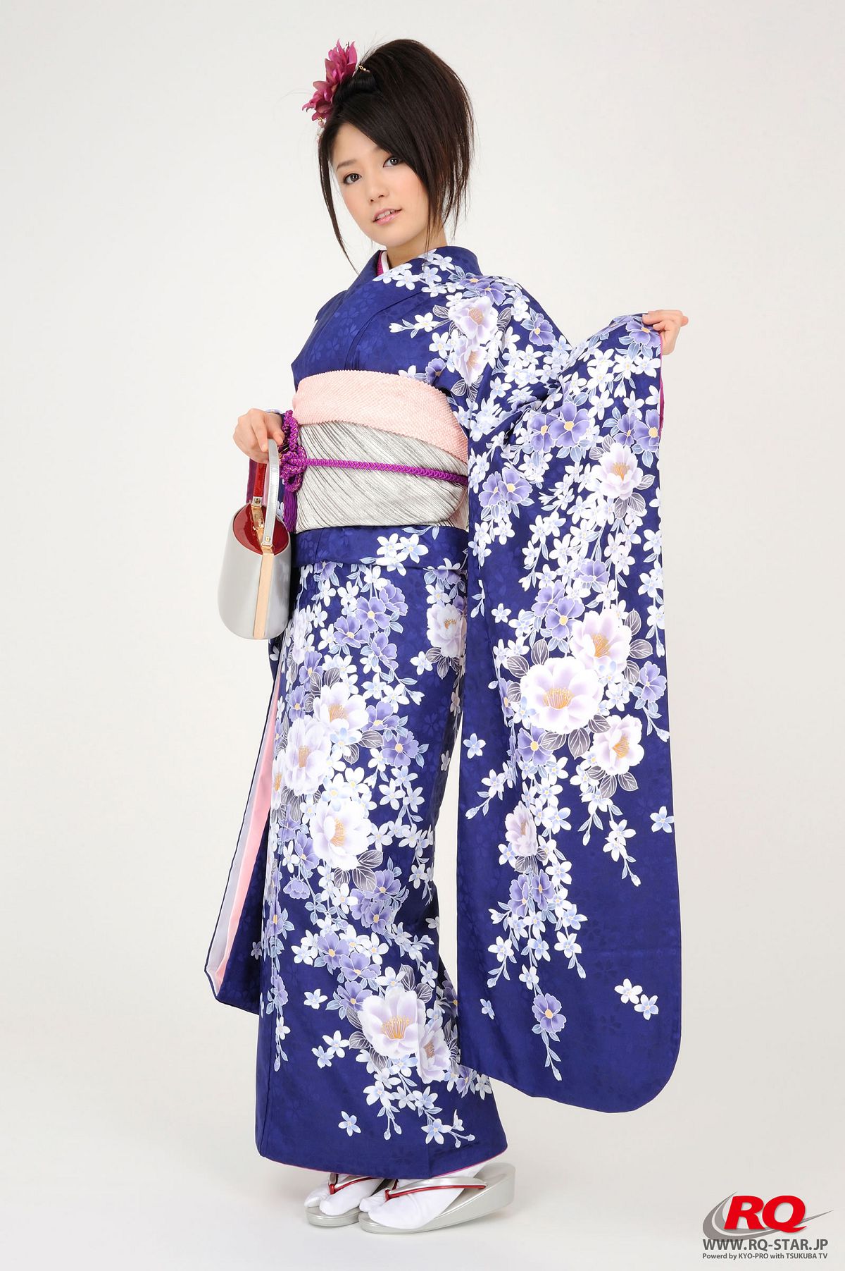 [RQ-STAR] NO.00068 Hitomi Furusaki 古崎瞳 謹賀新年 Kimono – Happy New Year [75P]