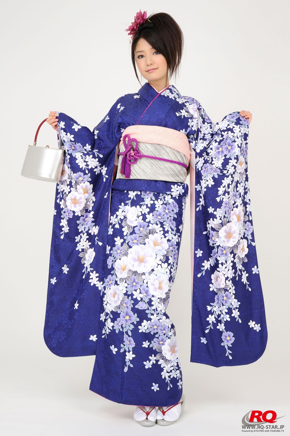 [RQ-STAR] NO.00068 Hitomi Furusaki 古崎瞳 謹賀新年 Kimono – Happy New Year [75P]