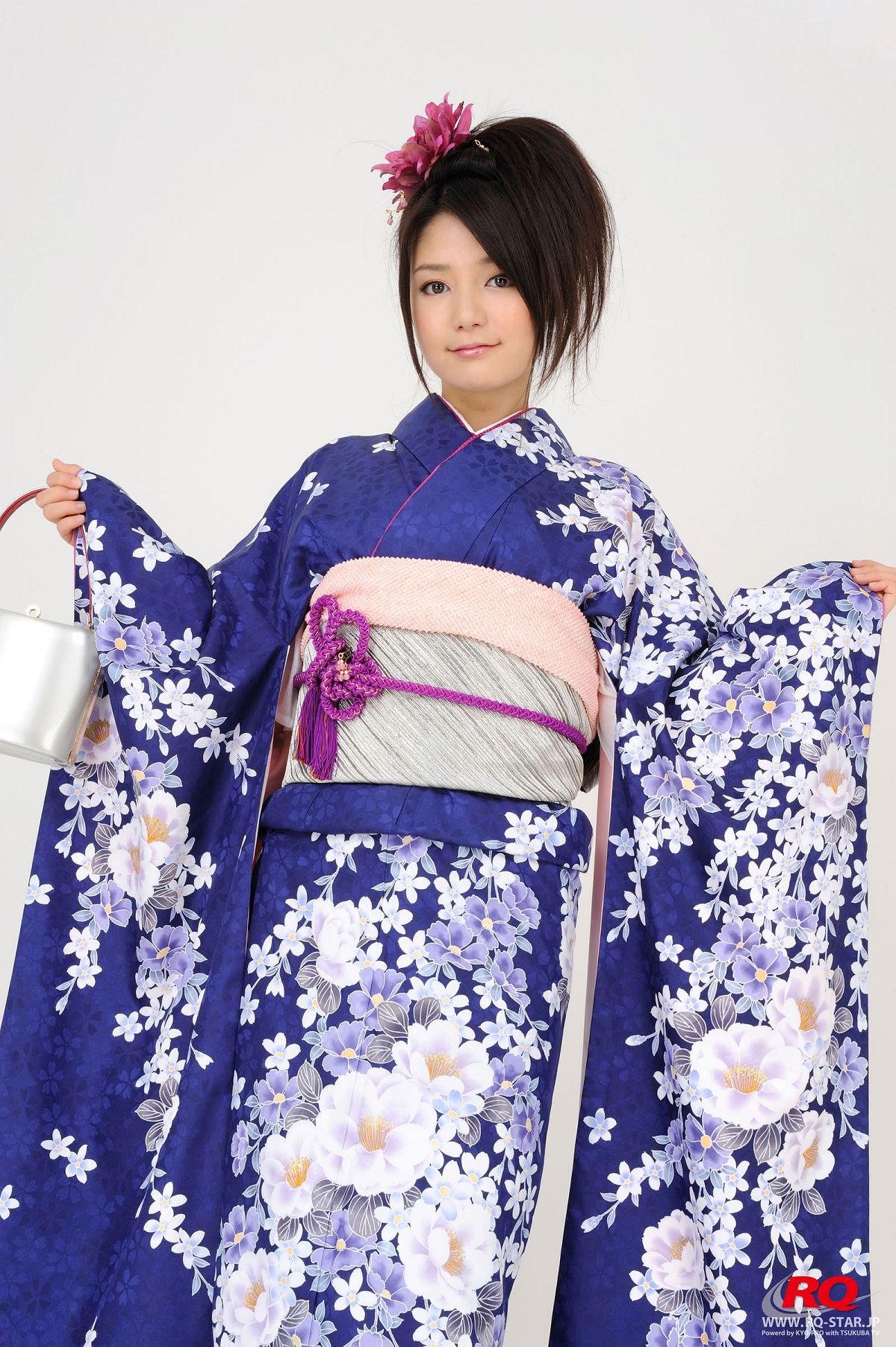[RQ-STAR] NO.00068 Hitomi Furusaki 古崎瞳 謹賀新年 Kimono – Happy New Year [75P]