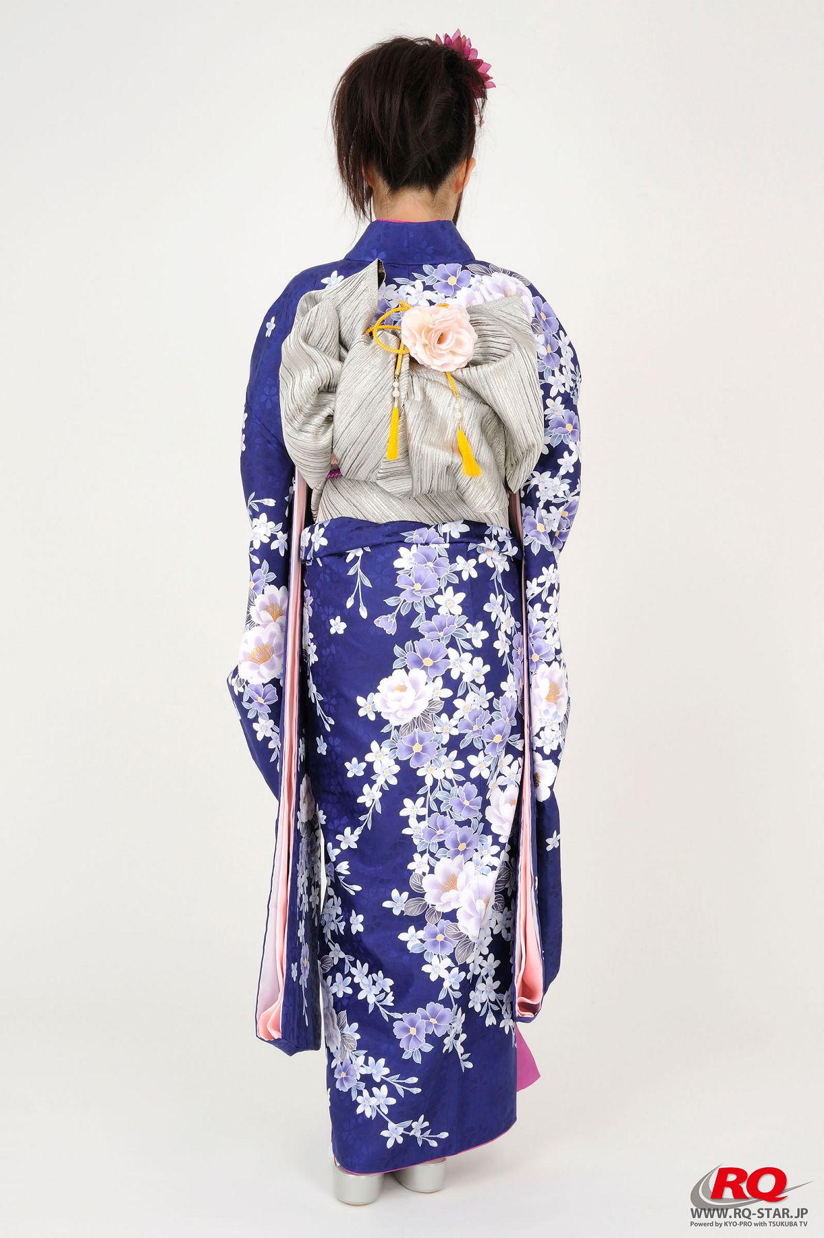 [RQ-STAR] NO.00068 Hitomi Furusaki 古崎瞳 謹賀新年 Kimono – Happy New Year [75P]