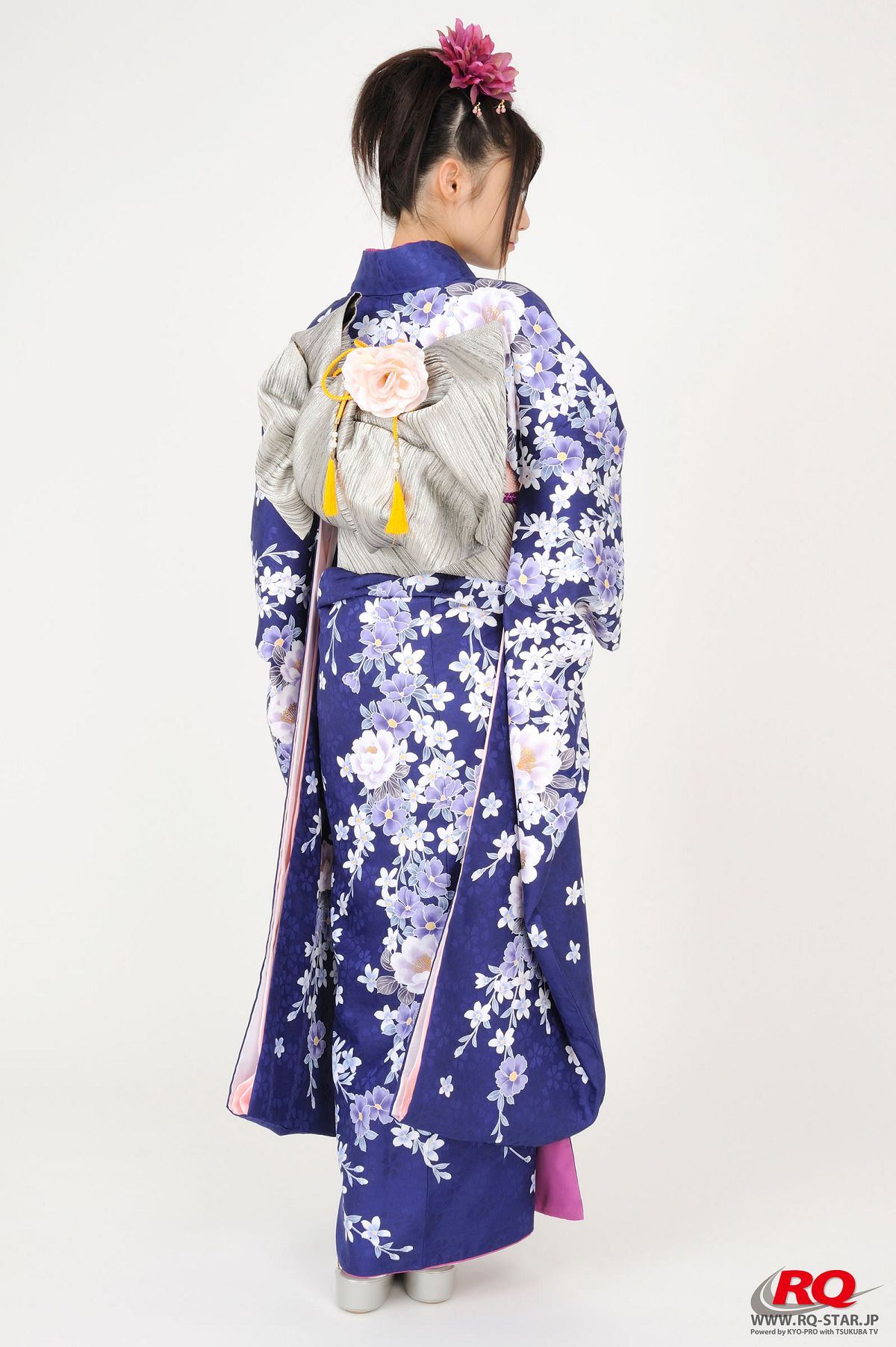 [RQ-STAR] NO.00068 Hitomi Furusaki 古崎瞳 謹賀新年 Kimono – Happy New Year [75P]