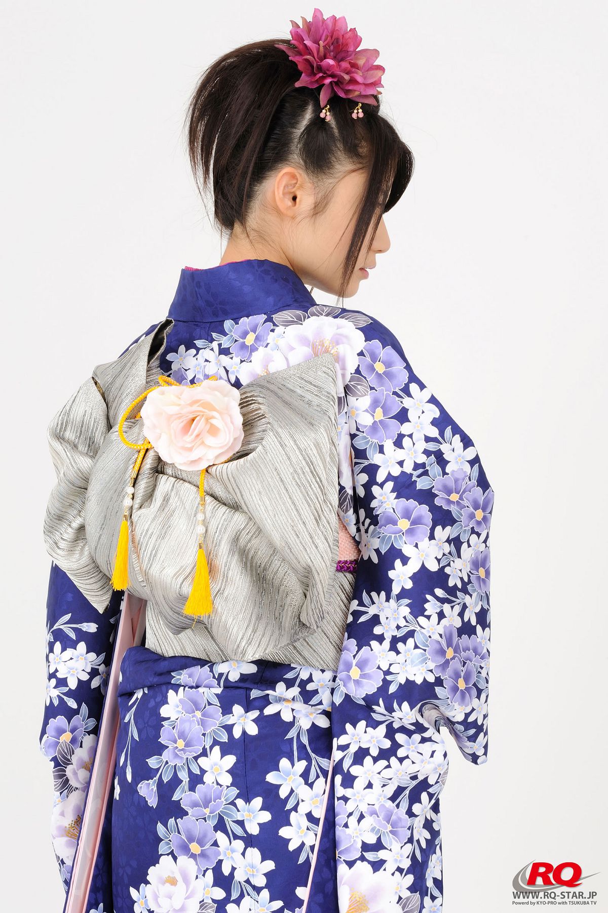 [RQ-STAR] NO.00068 Hitomi Furusaki 古崎瞳 謹賀新年 Kimono – Happy New Year [75P]