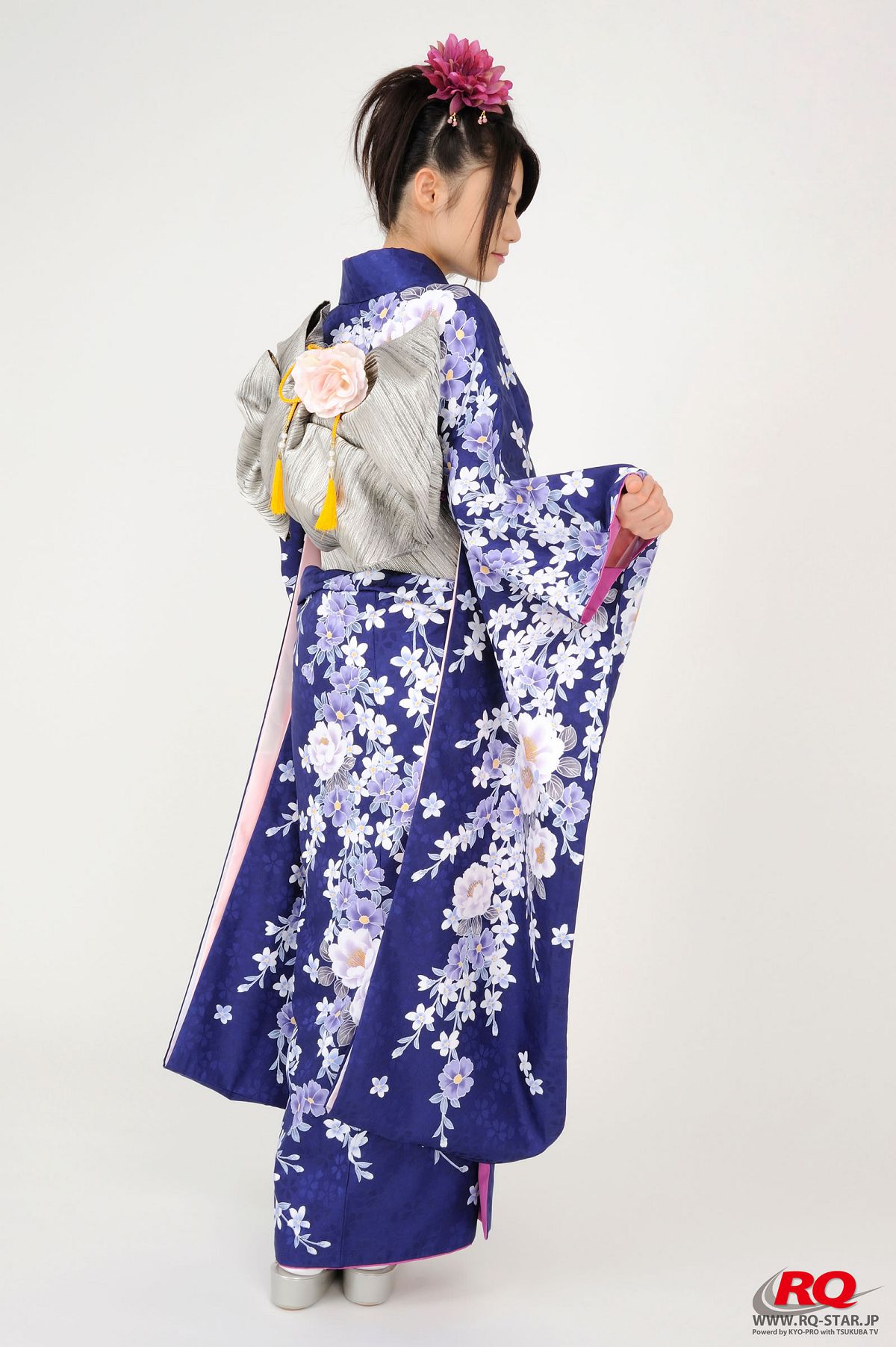 [RQ-STAR] NO.00068 Hitomi Furusaki 古崎瞳 謹賀新年 Kimono – Happy New Year [75P]