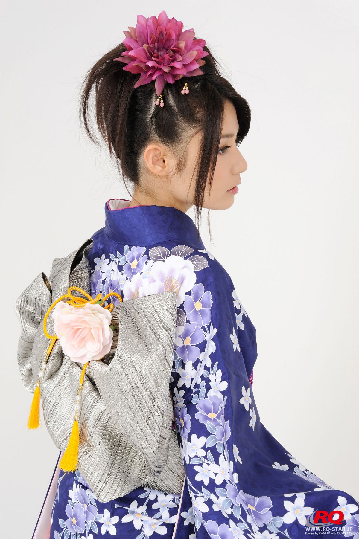 [RQ-STAR] NO.00068 Hitomi Furusaki 古崎瞳 謹賀新年 Kimono – Happy New Year [75P]