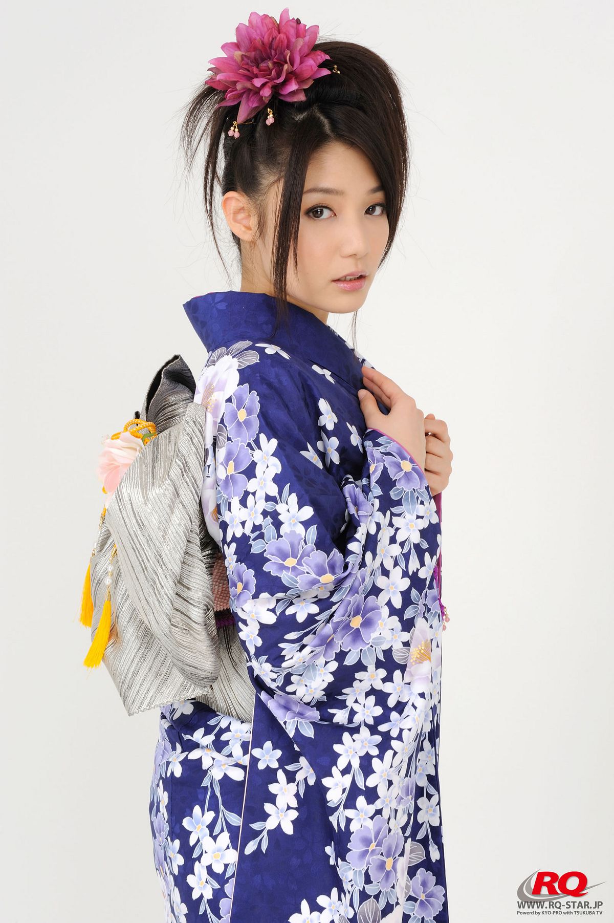 [RQ-STAR] NO.00068 Hitomi Furusaki 古崎瞳 謹賀新年 Kimono – Happy New Year [75P]