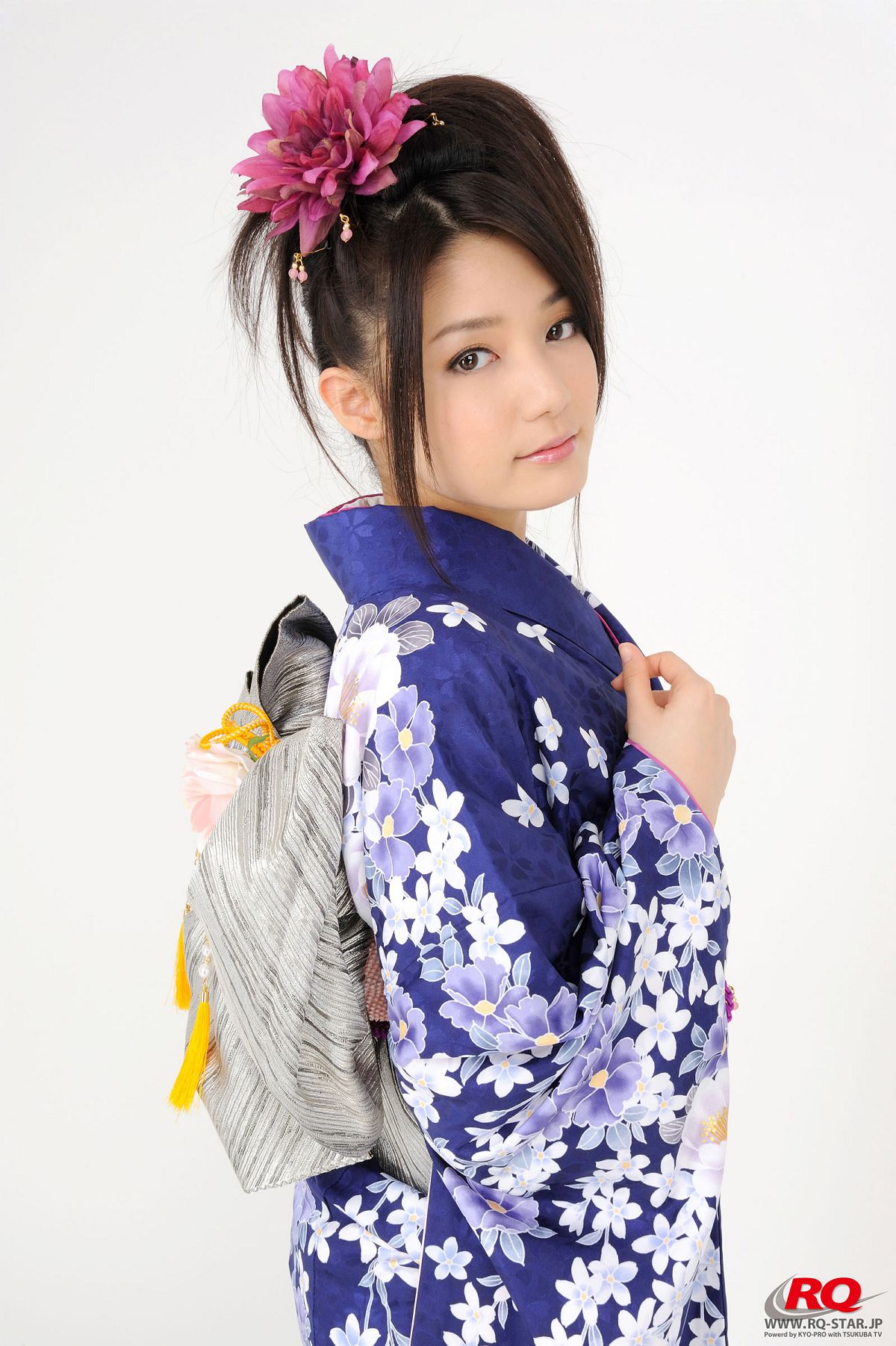 [RQ-STAR] NO.00068 Hitomi Furusaki 古崎瞳 謹賀新年 Kimono – Happy New Year [75P]