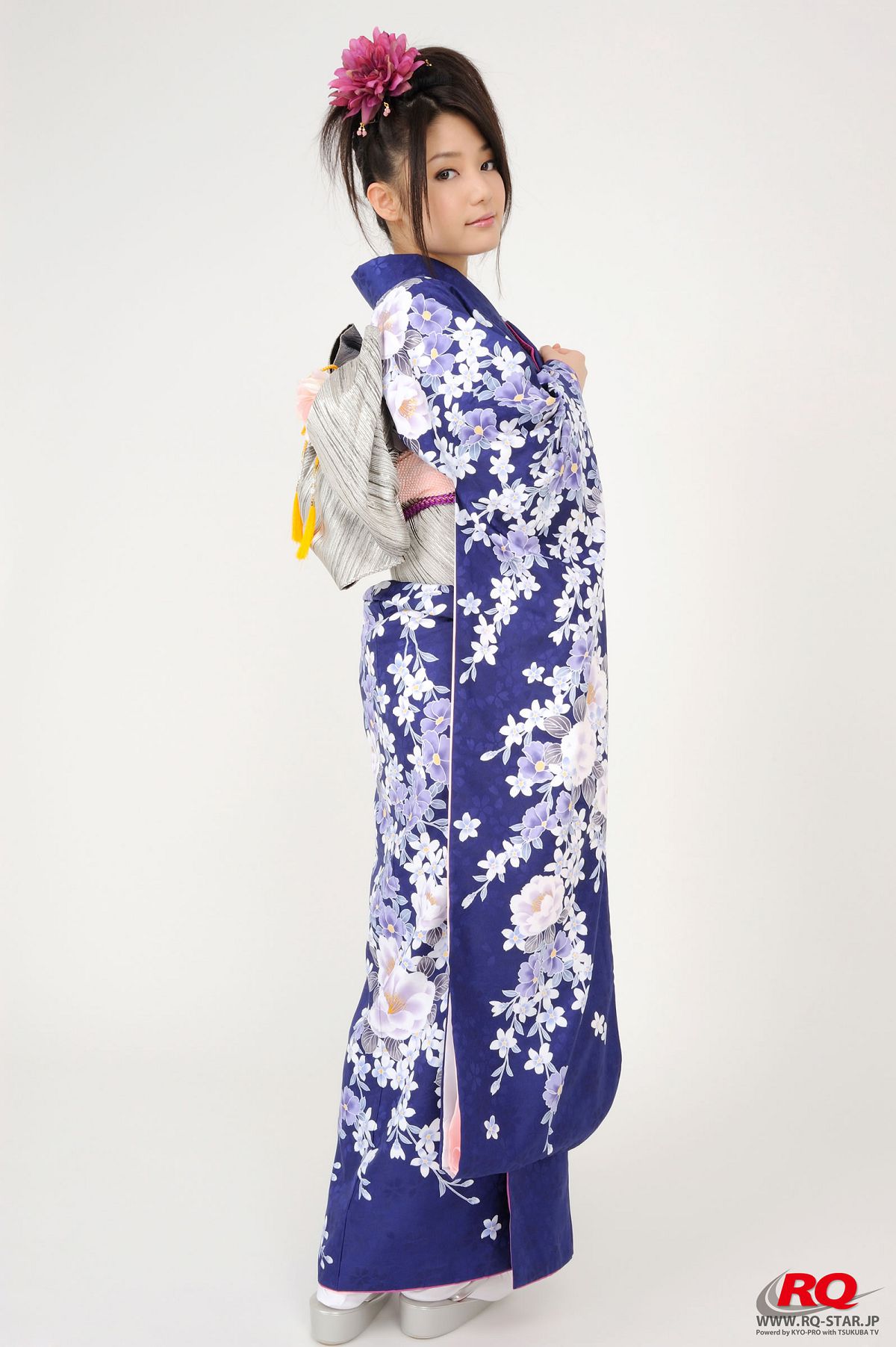 [RQ-STAR] NO.00068 Hitomi Furusaki 古崎瞳 謹賀新年 Kimono – Happy New Year [75P]