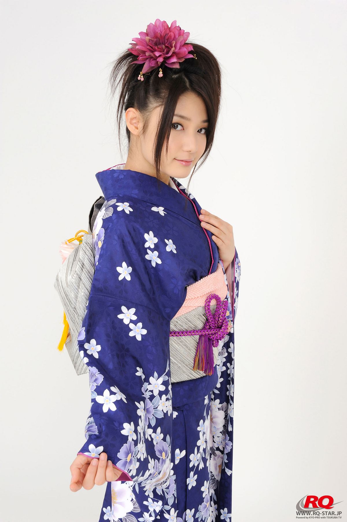 [RQ-STAR] NO.00068 Hitomi Furusaki 古崎瞳 謹賀新年 Kimono – Happy New Year [75P]