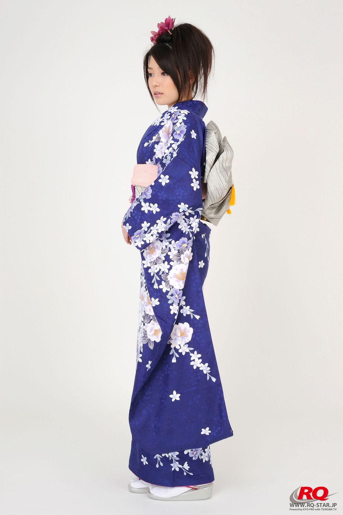 [RQ-STAR] NO.00068 Hitomi Furusaki 古崎瞳 謹賀新年 Kimono – Happy New Year [75P]
