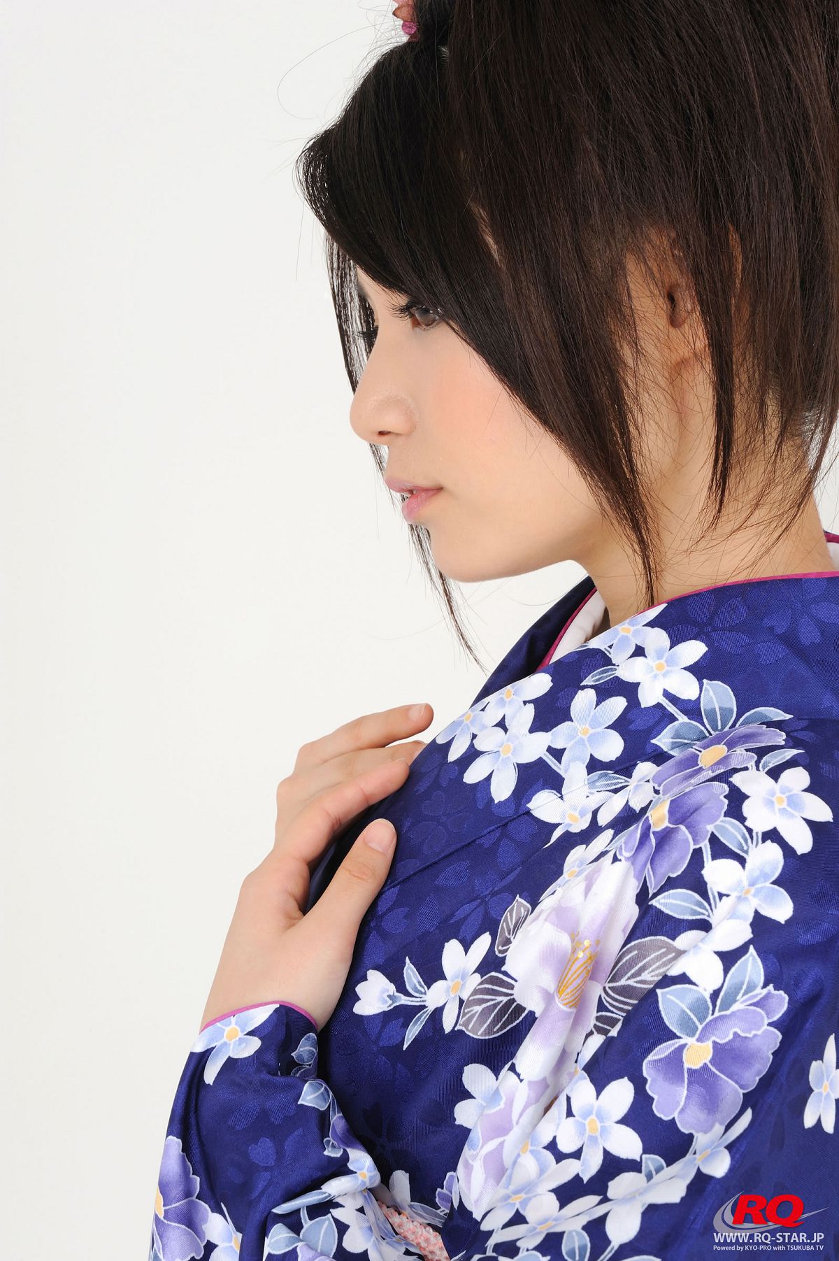 [RQ-STAR] NO.00068 Hitomi Furusaki 古崎瞳 謹賀新年 Kimono – Happy New Year [75P]
