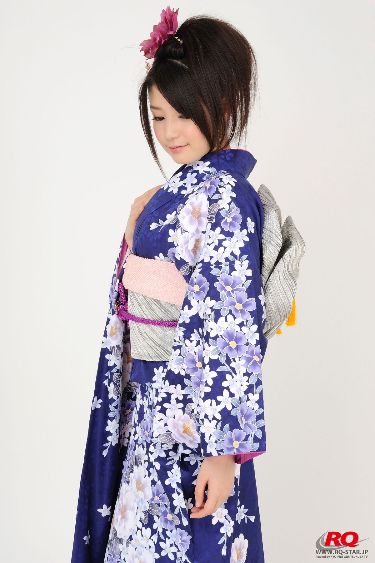 [RQ-STAR] NO.00068 Hitomi Furusaki 古崎瞳 謹賀新年 Kimono – Happy New Year [75P]