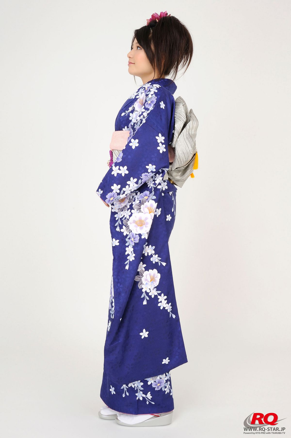 [RQ-STAR] NO.00068 Hitomi Furusaki 古崎瞳 謹賀新年 Kimono – Happy New Year [75P]