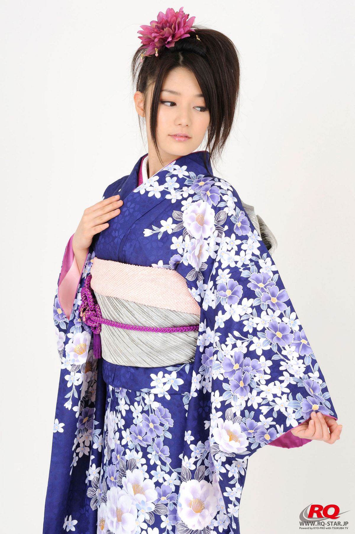 [RQ-STAR] NO.00068 Hitomi Furusaki 古崎瞳 謹賀新年 Kimono – Happy New Year [75P]