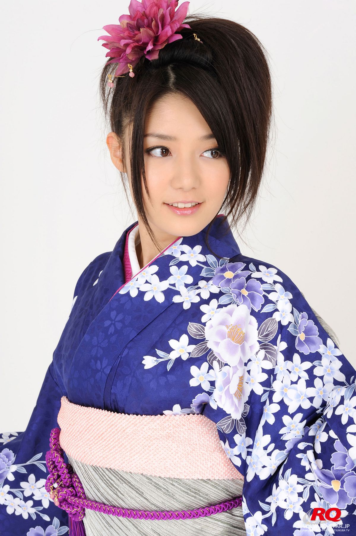[RQ-STAR] NO.00068 Hitomi Furusaki 古崎瞳 謹賀新年 Kimono – Happy New Year [75P]