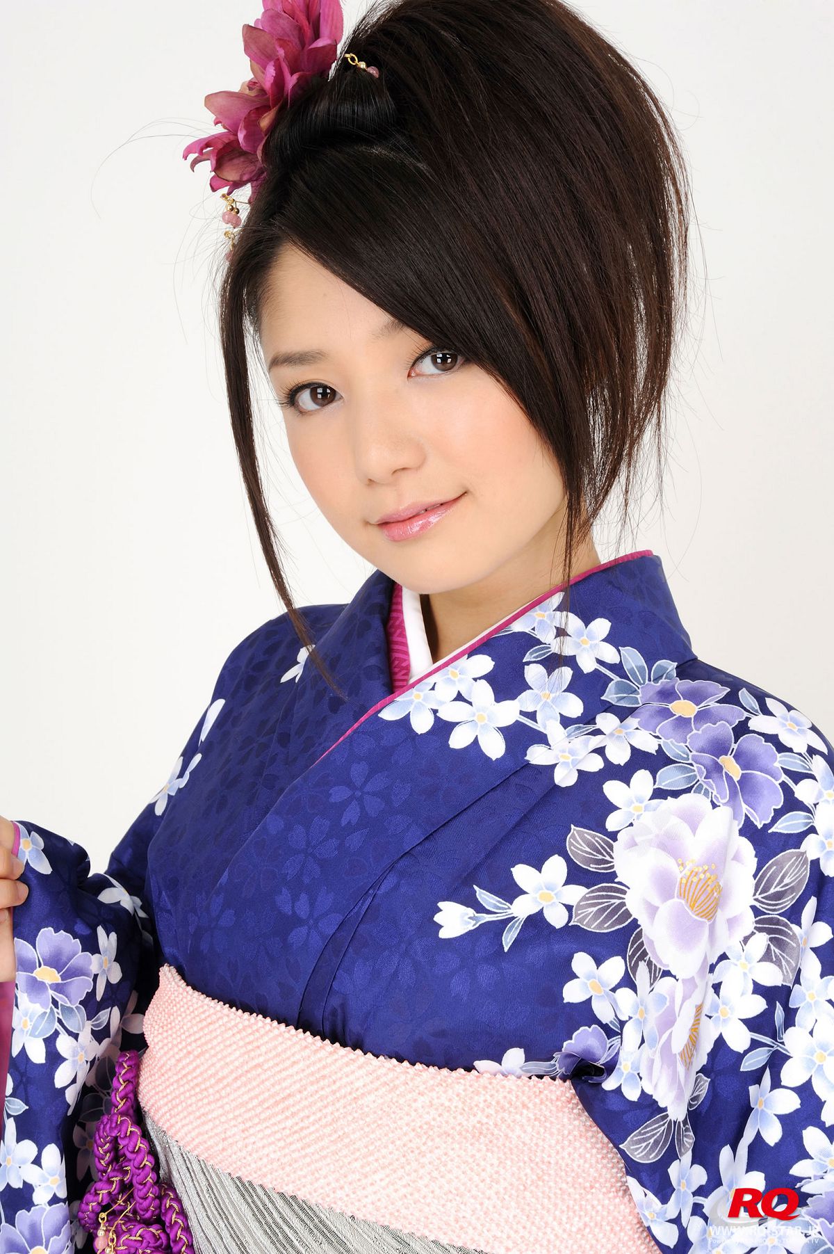 [RQ-STAR] NO.00068 Hitomi Furusaki 古崎瞳 謹賀新年 Kimono – Happy New Year [75P]