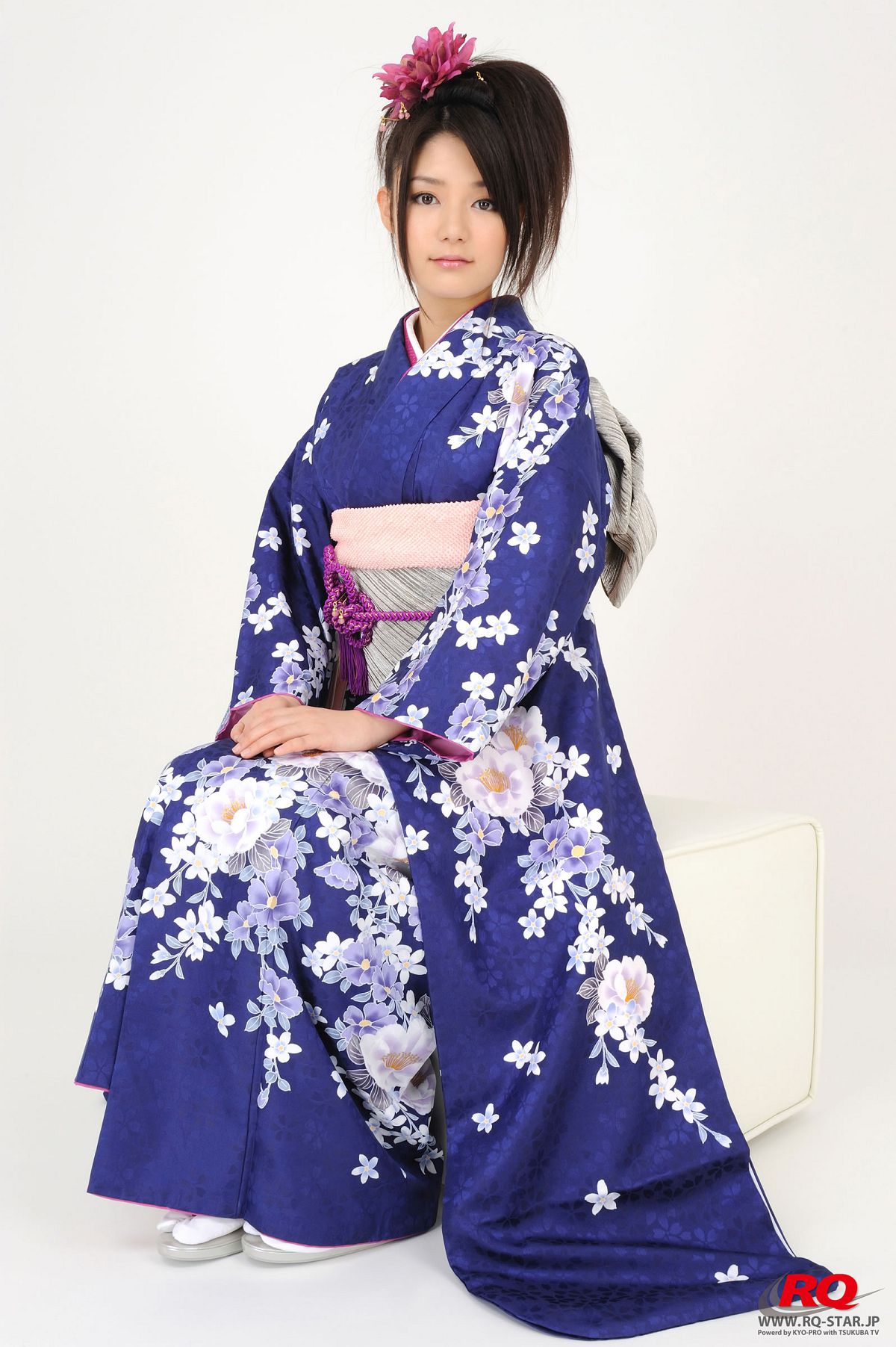 [RQ-STAR] NO.00068 Hitomi Furusaki 古崎瞳 謹賀新年 Kimono – Happy New Year [75P]