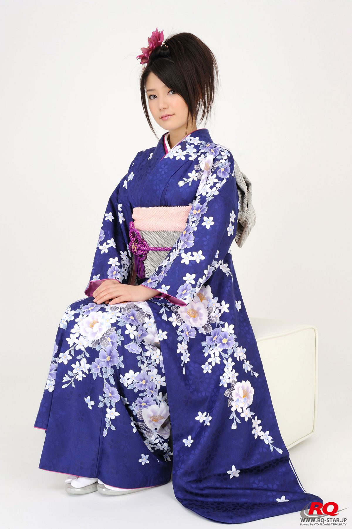 [RQ-STAR] NO.00068 Hitomi Furusaki 古崎瞳 謹賀新年 Kimono – Happy New Year [75P]