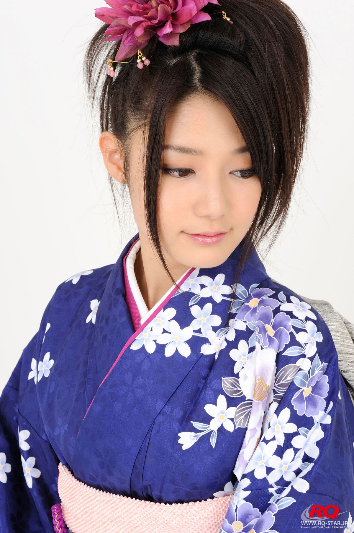 [RQ-STAR] NO.00068 Hitomi Furusaki 古崎瞳 謹賀新年 Kimono – Happy New Year [75P]