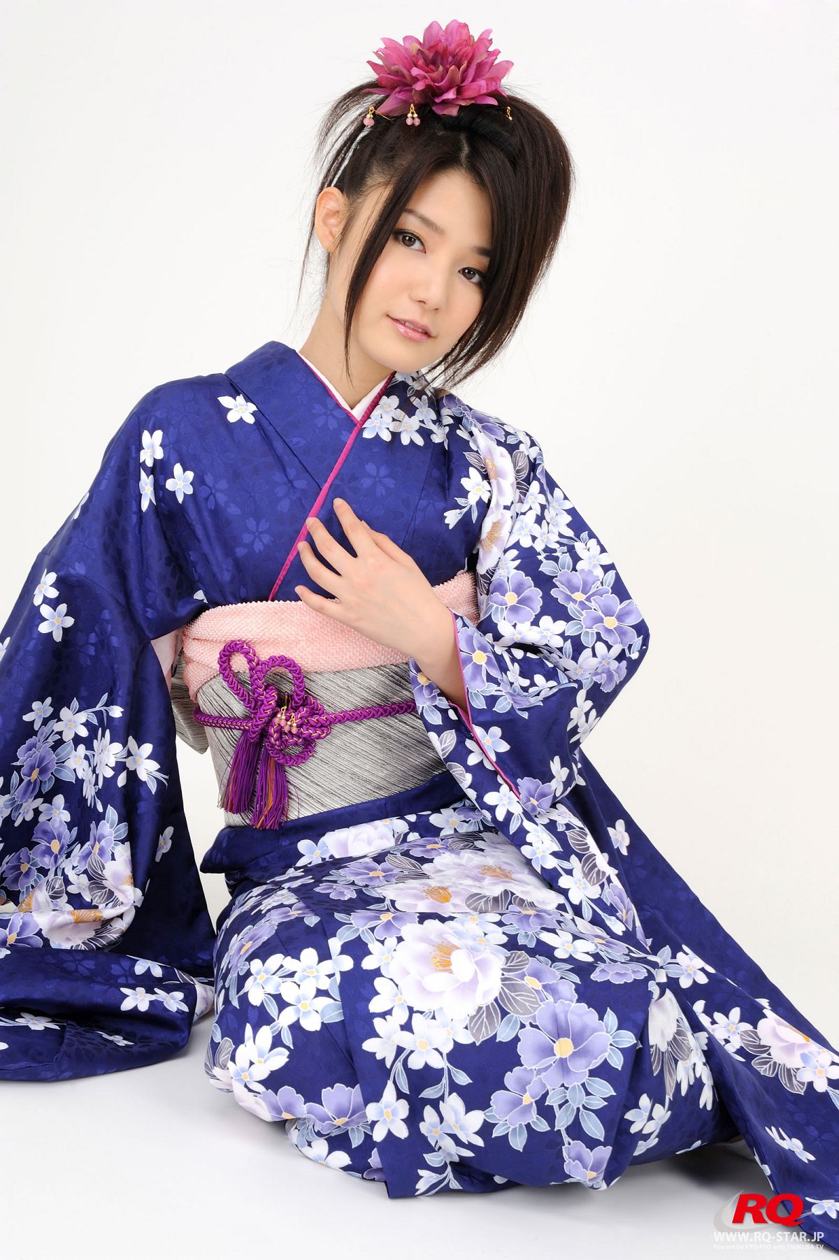 [RQ-STAR] NO.00068 Hitomi Furusaki 古崎瞳 謹賀新年 Kimono – Happy New Year [75P]