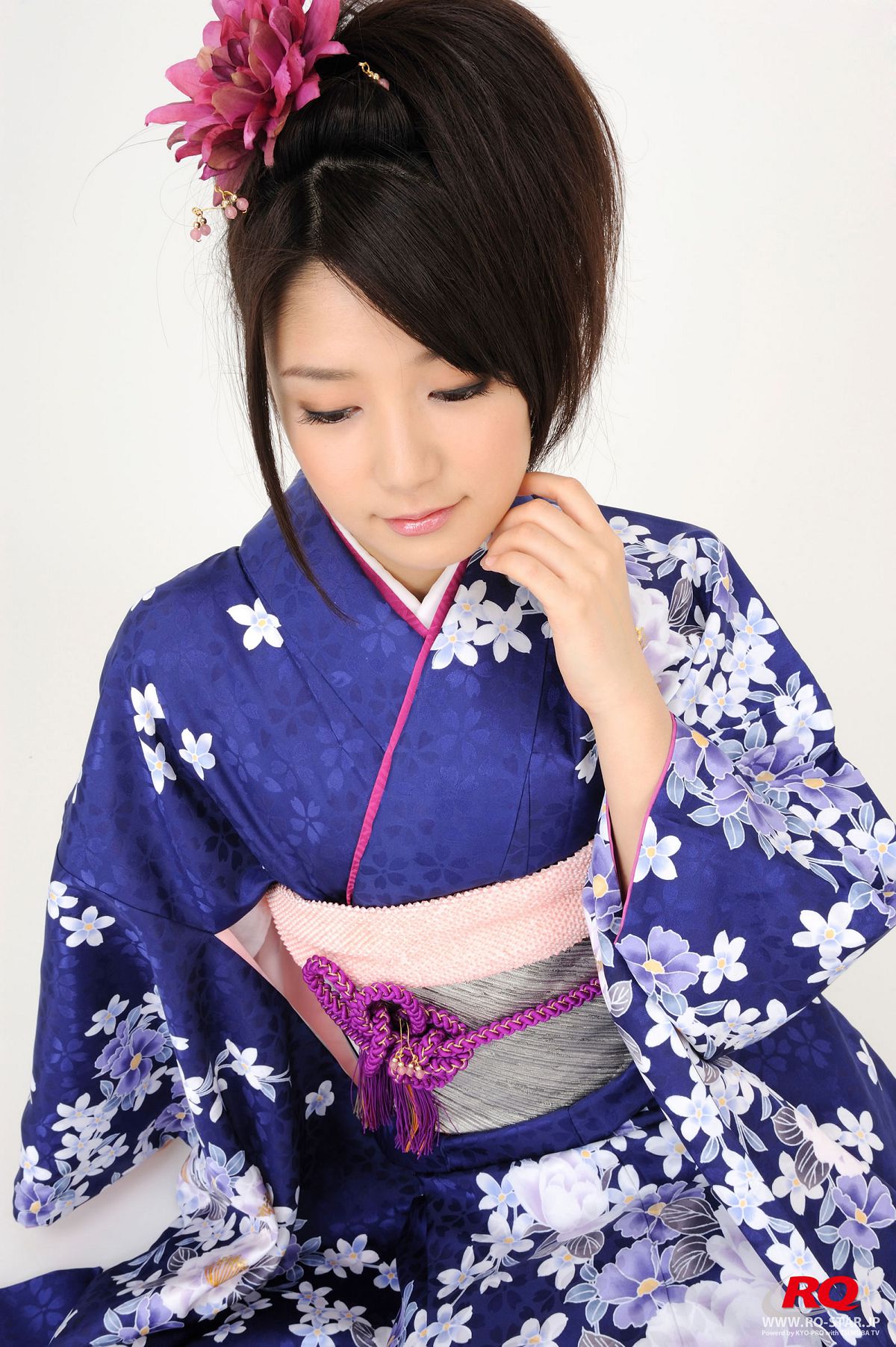 [RQ-STAR] NO.00068 Hitomi Furusaki 古崎瞳 謹賀新年 Kimono – Happy New Year [75P]