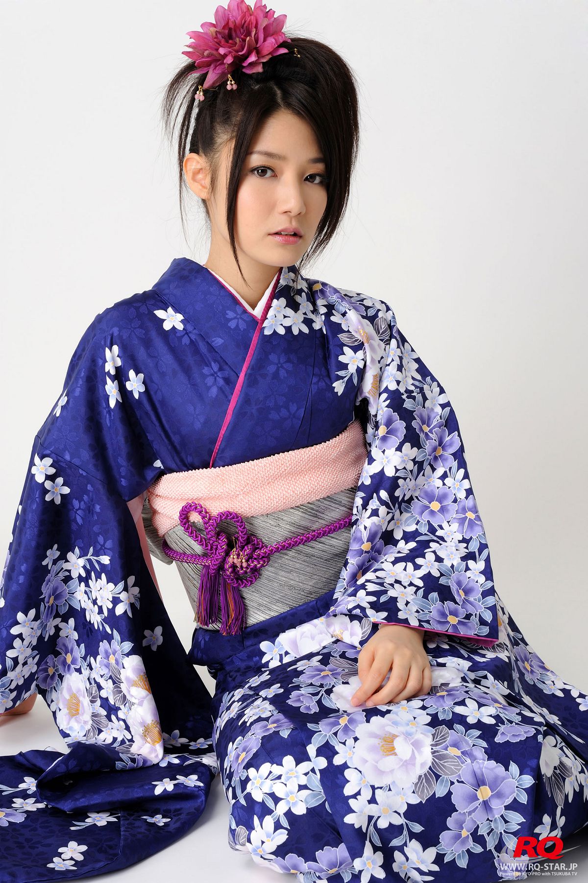 [RQ-STAR] NO.00068 Hitomi Furusaki 古崎瞳 謹賀新年 Kimono – Happy New Year [75P]
