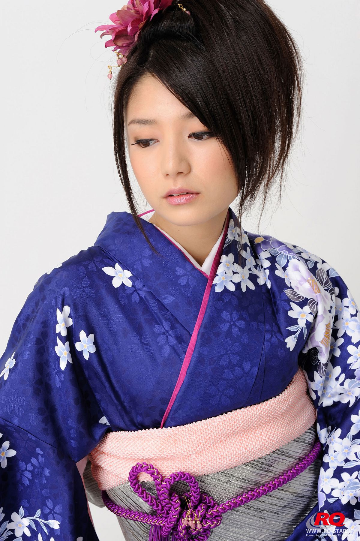 [RQ-STAR] NO.00068 Hitomi Furusaki 古崎瞳 謹賀新年 Kimono – Happy New Year [75P]