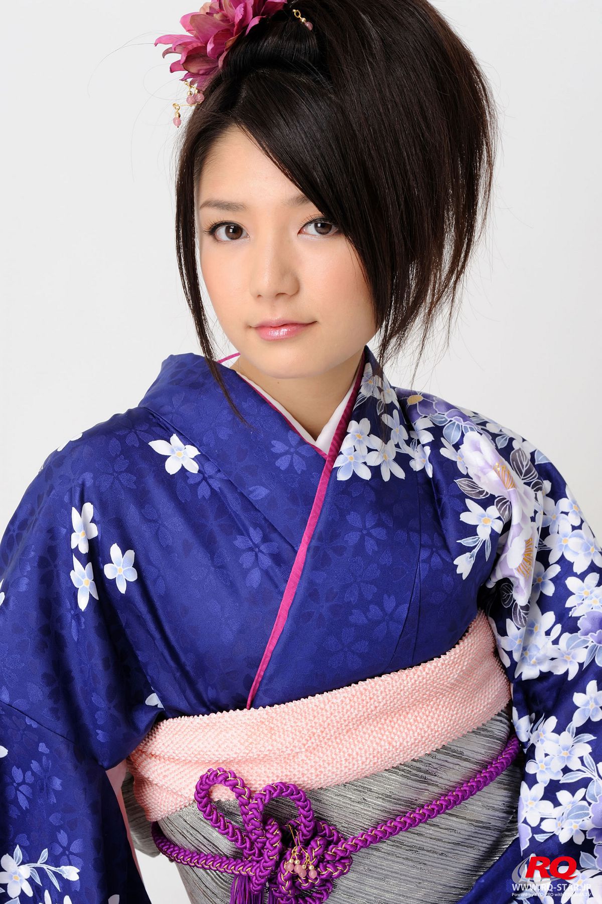 [RQ-STAR] NO.00068 Hitomi Furusaki 古崎瞳 謹賀新年 Kimono – Happy New Year [75P]