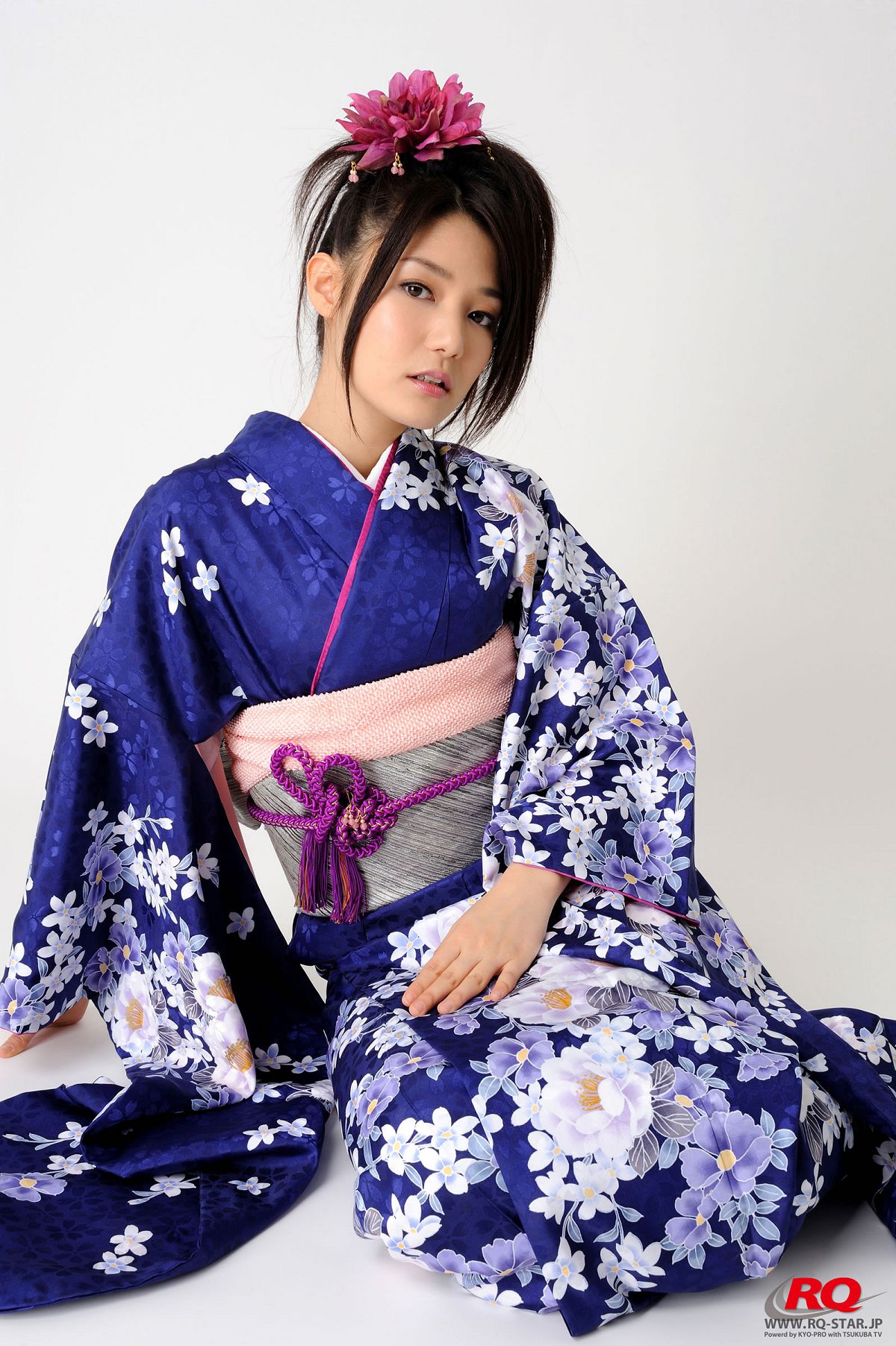 [RQ-STAR] NO.00068 Hitomi Furusaki 古崎瞳 謹賀新年 Kimono – Happy New Year [75P]