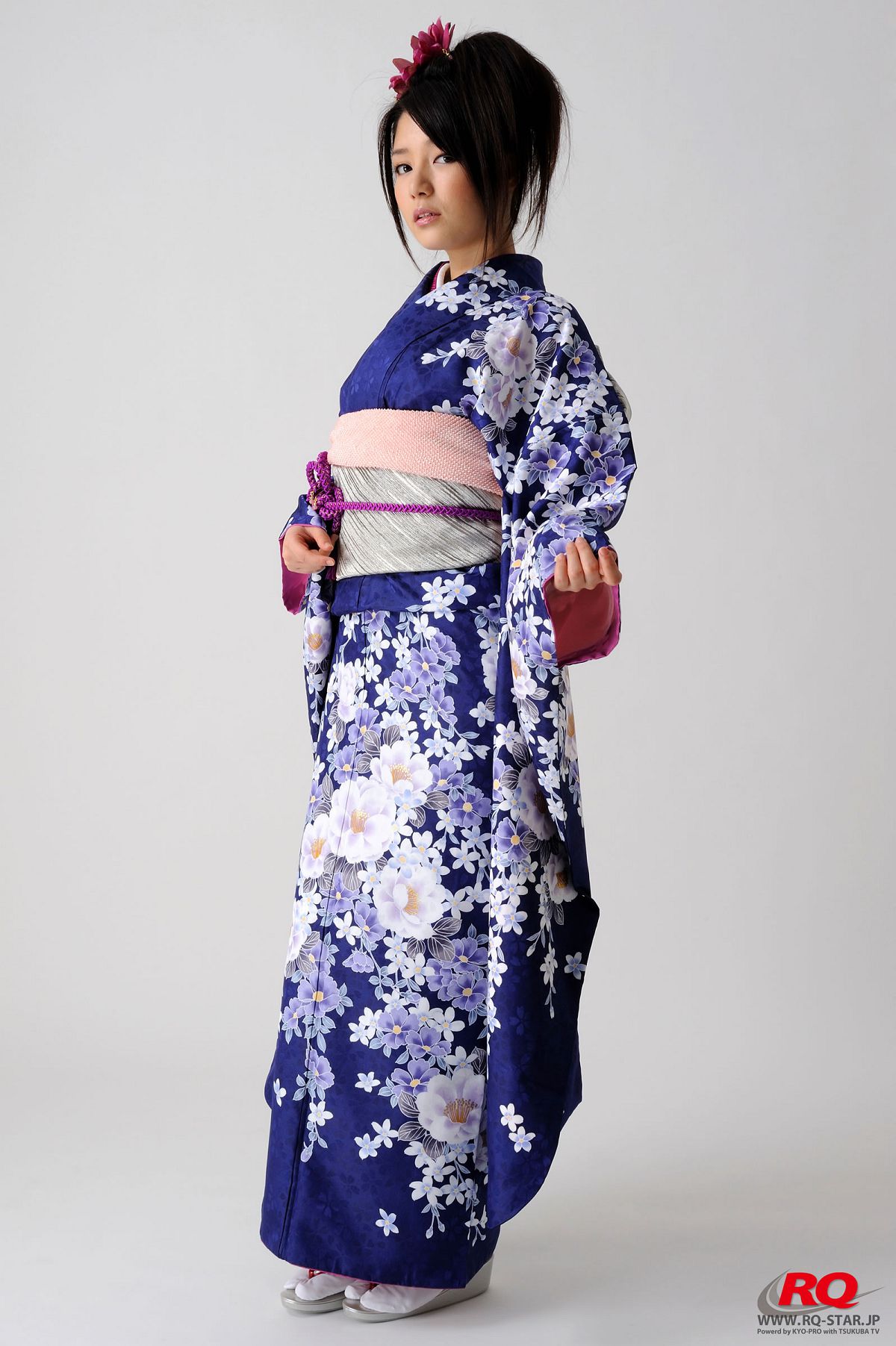 [RQ-STAR] NO.00068 Hitomi Furusaki 古崎瞳 謹賀新年 Kimono – Happy New Year [75P]