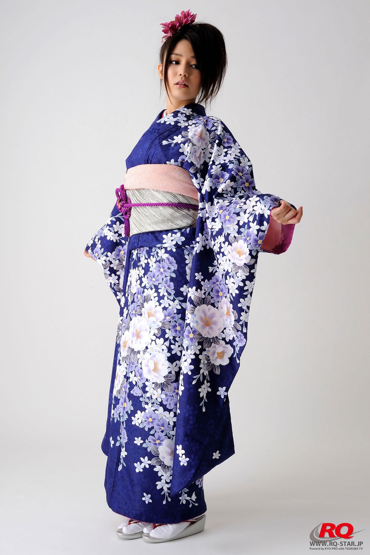[RQ-STAR] NO.00068 Hitomi Furusaki 古崎瞳 謹賀新年 Kimono – Happy New Year [75P]