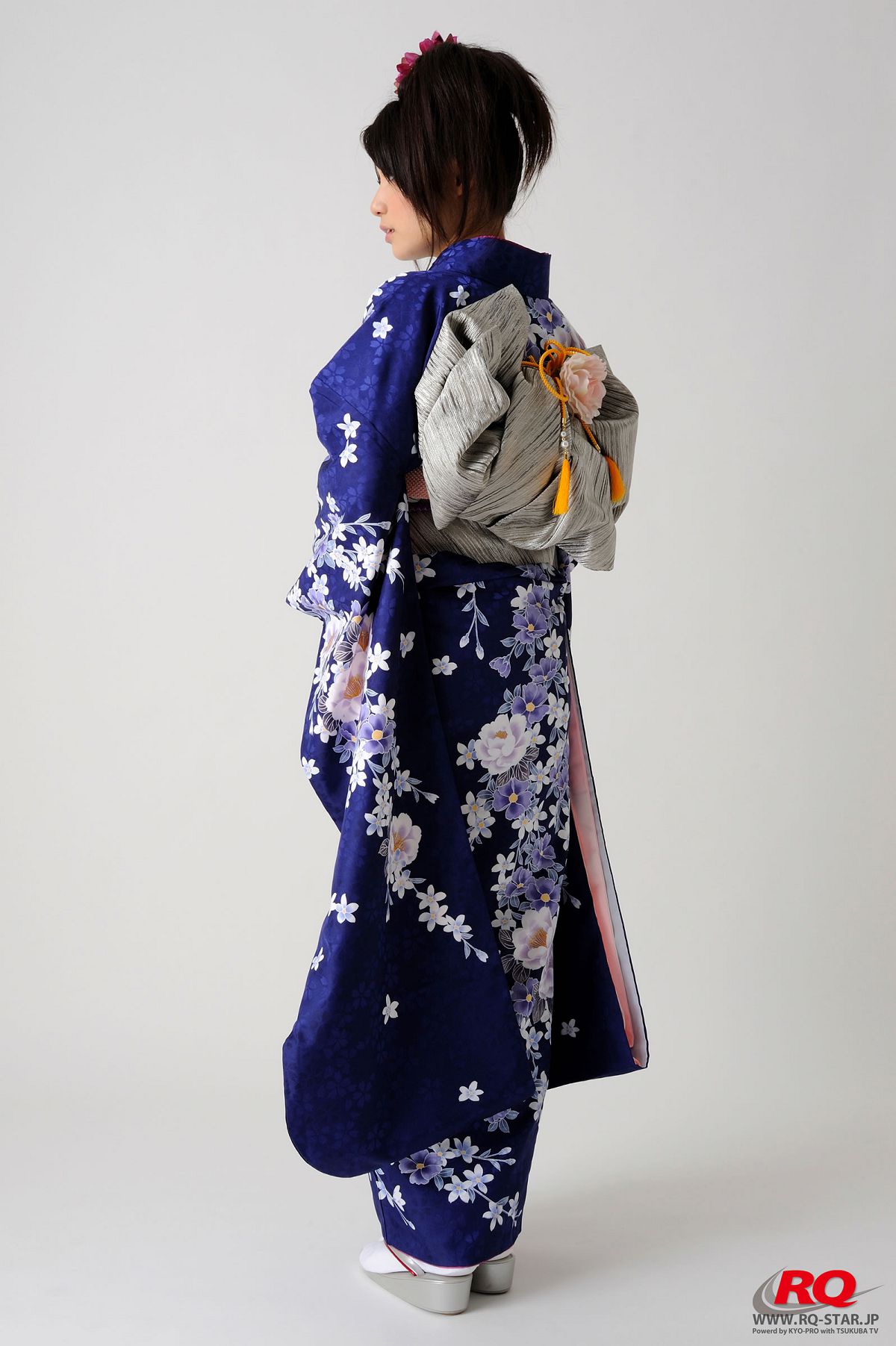 [RQ-STAR] NO.00068 Hitomi Furusaki 古崎瞳 謹賀新年 Kimono – Happy New Year [75P]