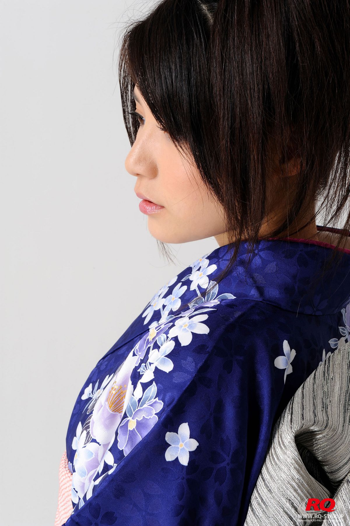 [RQ-STAR] NO.00068 Hitomi Furusaki 古崎瞳 謹賀新年 Kimono – Happy New Year [75P]