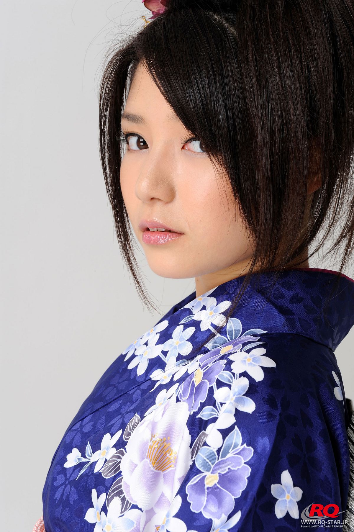 [RQ-STAR] NO.00068 Hitomi Furusaki 古崎瞳 謹賀新年 Kimono – Happy New Year [75P]