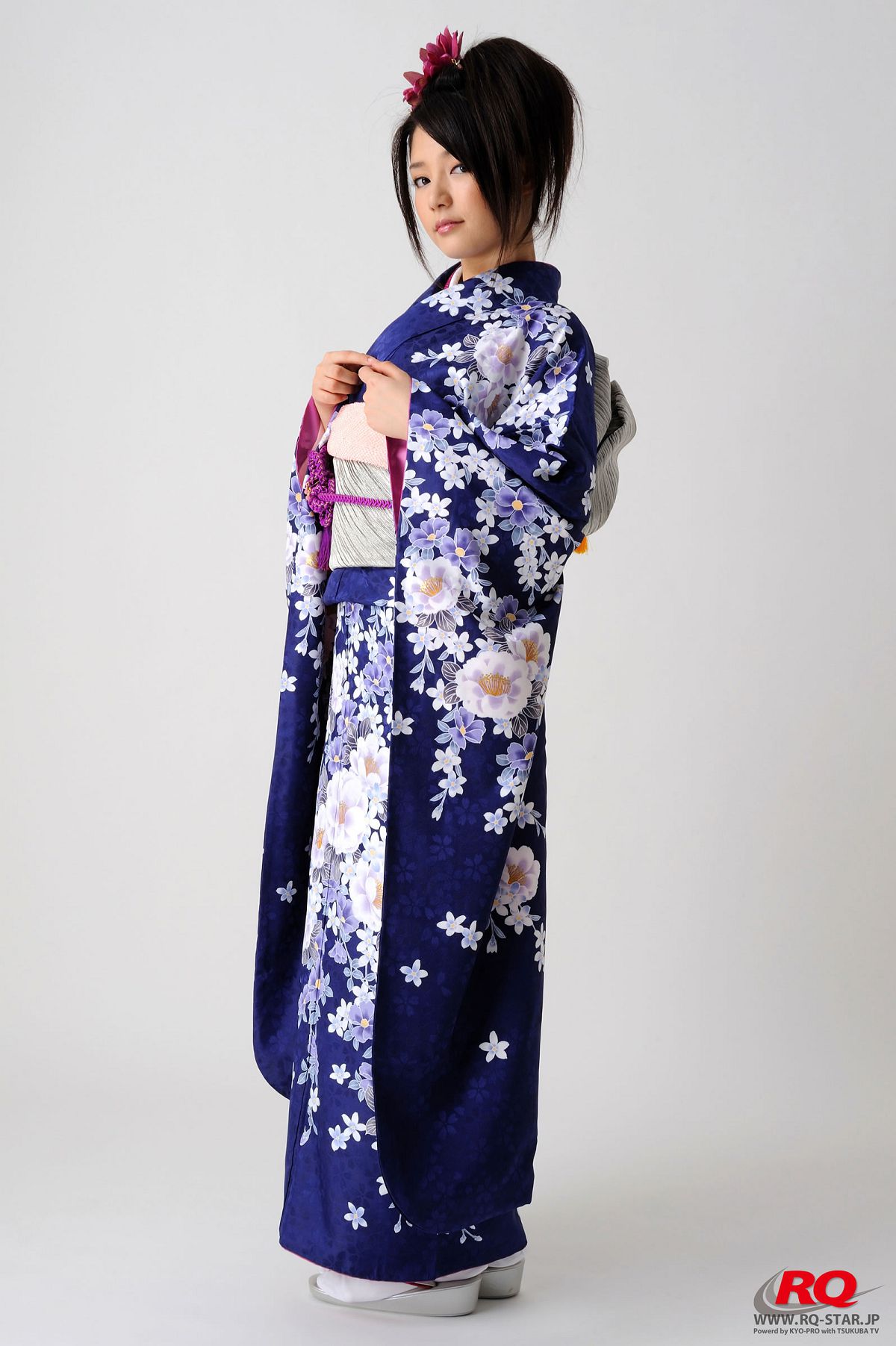 [RQ-STAR] NO.00068 Hitomi Furusaki 古崎瞳 謹賀新年 Kimono – Happy New Year [75P]