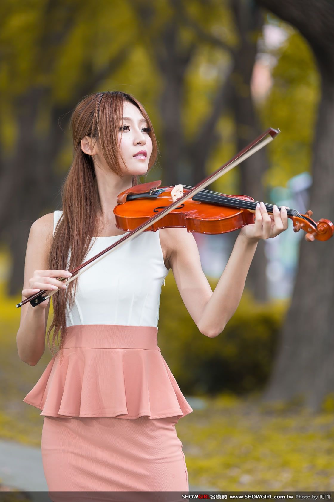 [Beautyleg] 女神Winnie小雪 (空姐&小提琴)主题外拍写真 [37P]