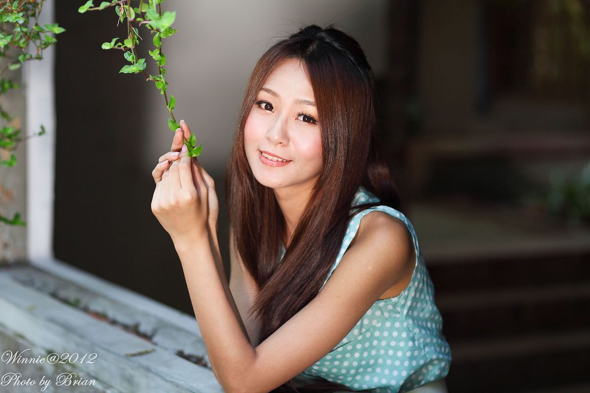 [Beautyleg] 模特 Winnie小雪華山特區外拍之郊外阳光 [28P]