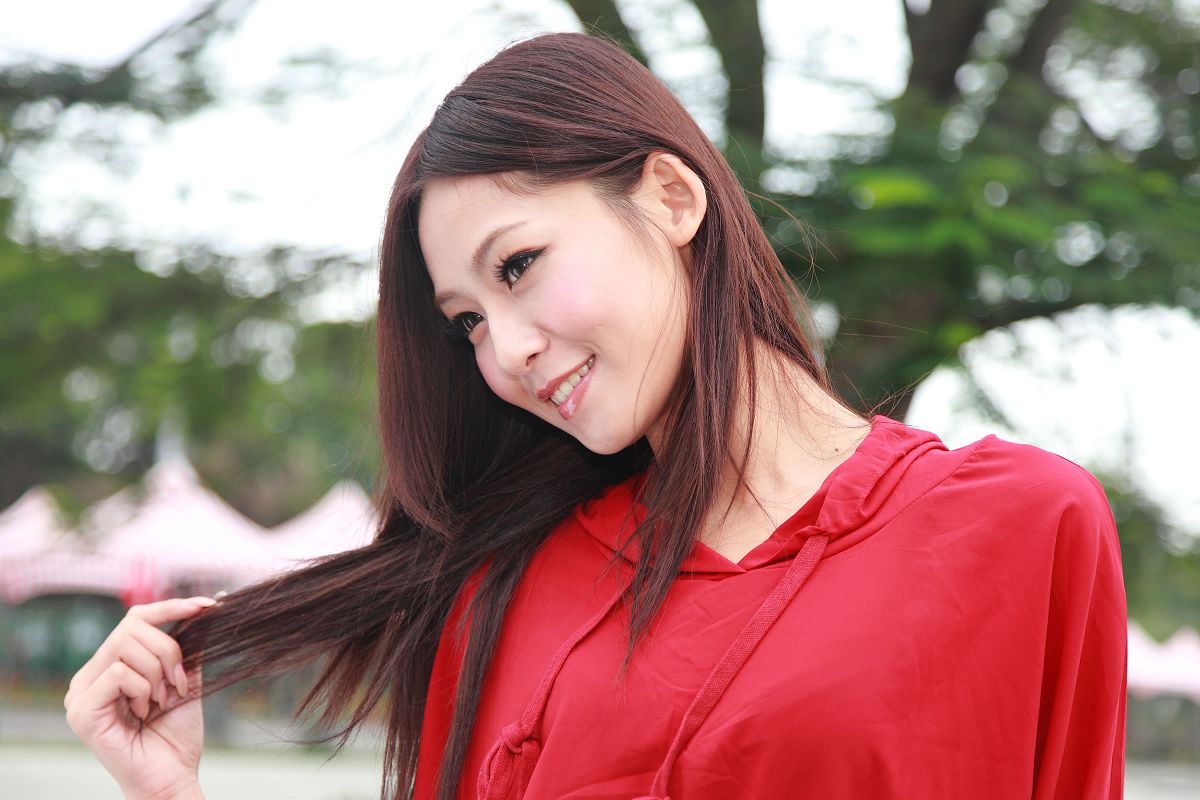[Beautyleg] 女神--Winnie新竹縣體育場小雪外拍-1 [28P]