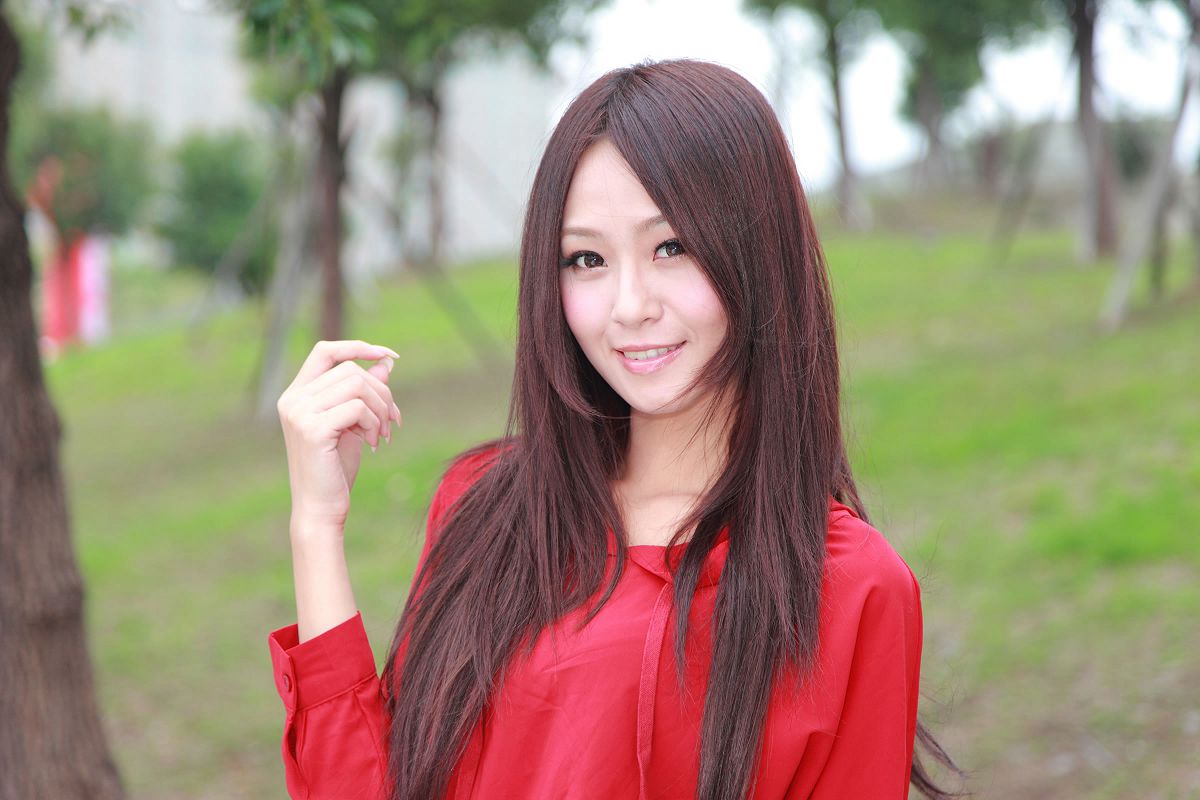 [Beautyleg] 女神--Winnie新竹縣體育場小雪外拍-1 [28P]