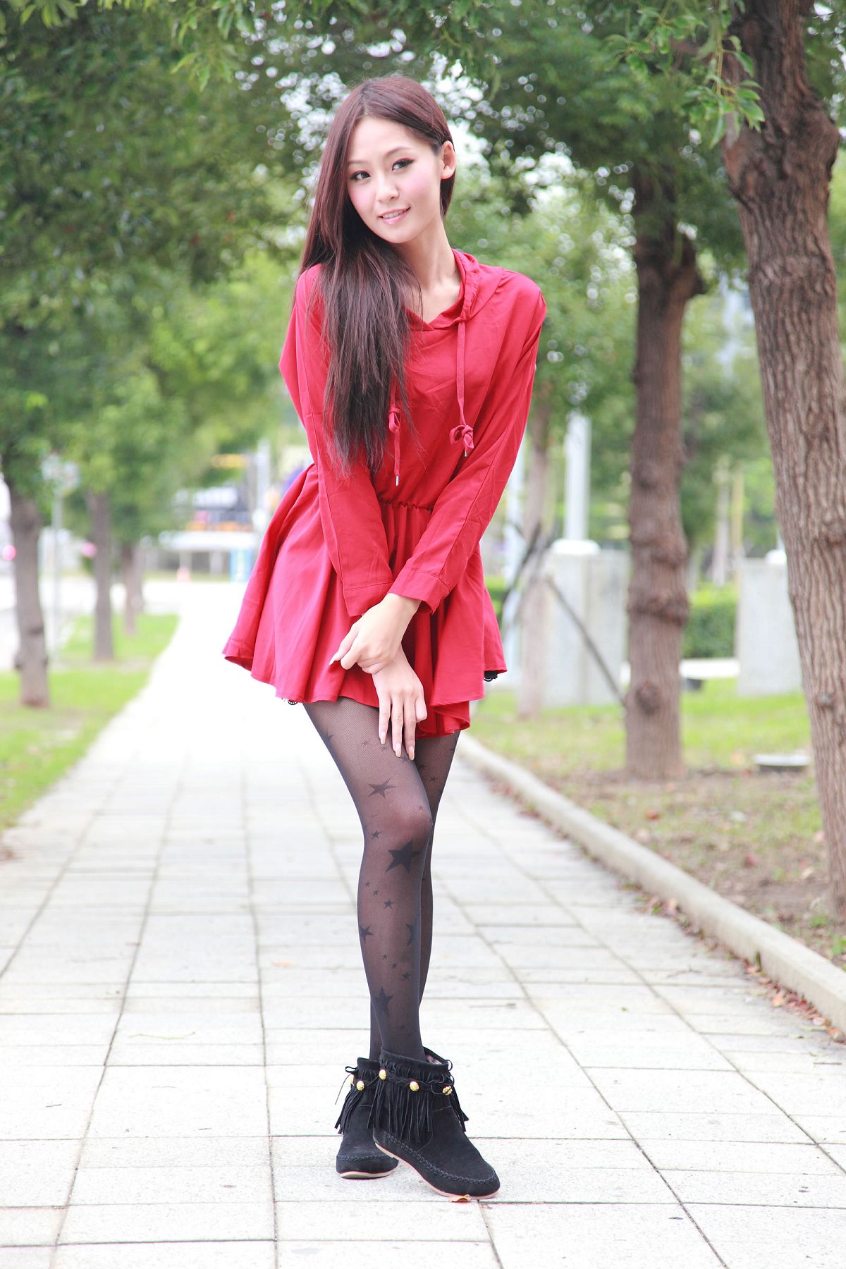 [Beautyleg] 女神--Winnie新竹縣體育場小雪外拍-1 [28P]