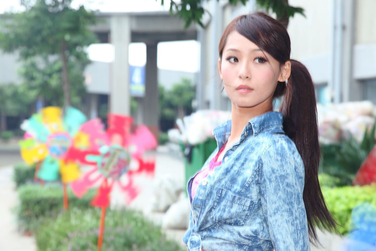 [Beautyleg] 女神新竹縣體育場小雪外拍-3 [30P]