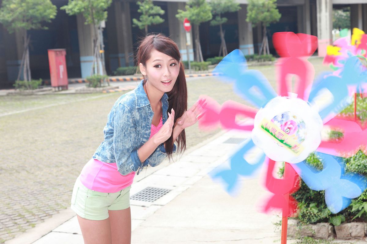 [Beautyleg] 女神新竹縣體育場小雪外拍-4 [31P]