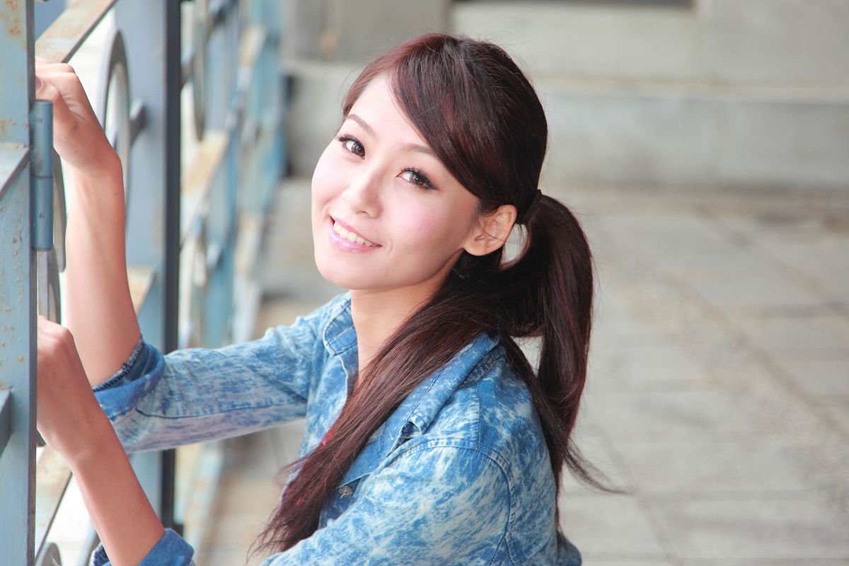 [Beautyleg] 女神新竹縣體育場小雪外拍-4 [31P]